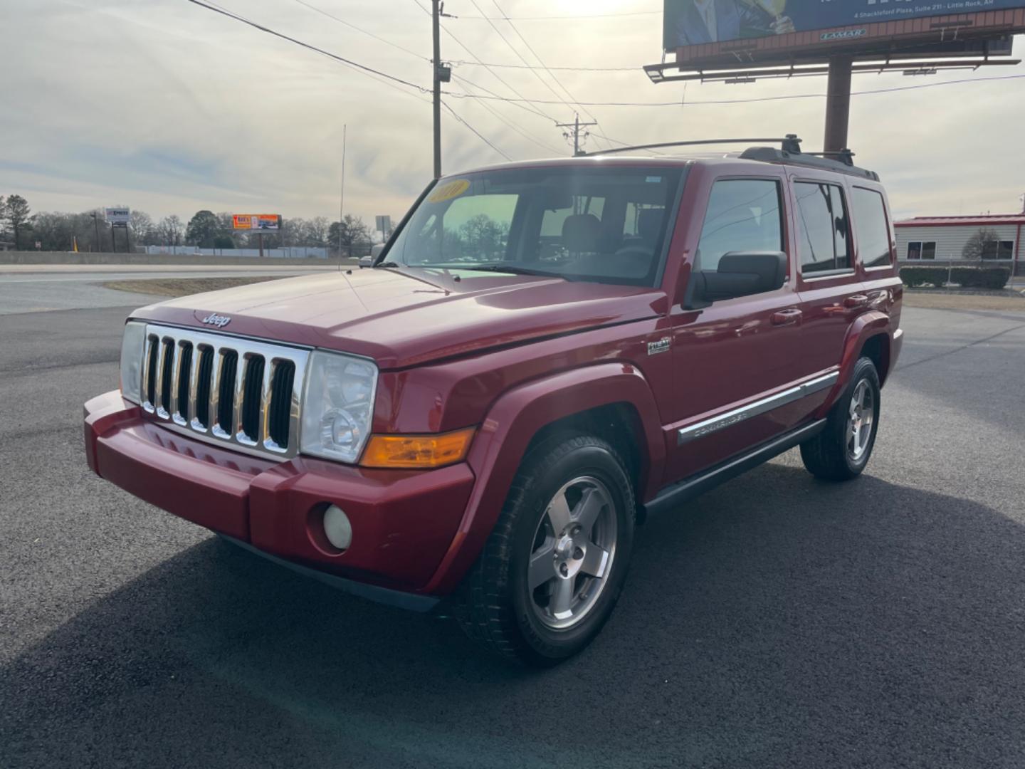 2010 Maroon Jeep Commander (1J4RH4GT5AC) with an V6, 3.7 Liter engine, Automatic, 5-Spd w/Overdrive transmission, located at 8008 Warden Rd, Sherwood, AR, 72120, (501) 801-6100, 34.830078, -92.186684 - Photo#3