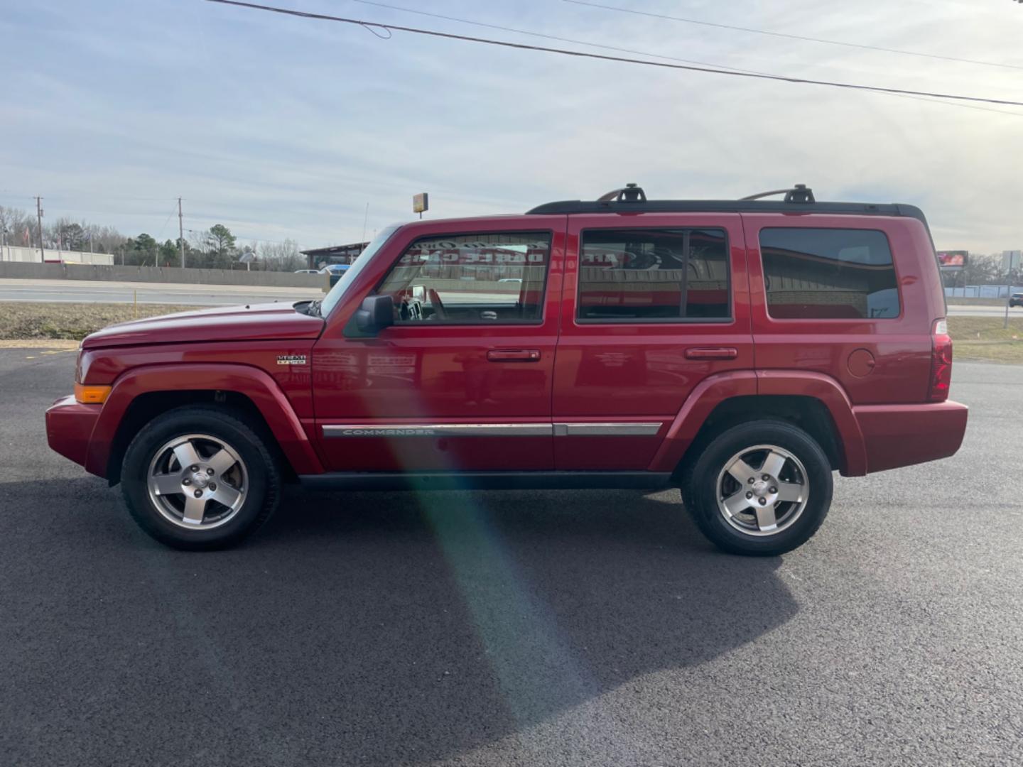 2010 Maroon Jeep Commander (1J4RH4GT5AC) with an V6, 3.7 Liter engine, Automatic, 5-Spd w/Overdrive transmission, located at 8008 Warden Rd, Sherwood, AR, 72120, (501) 801-6100, 34.830078, -92.186684 - Photo#4