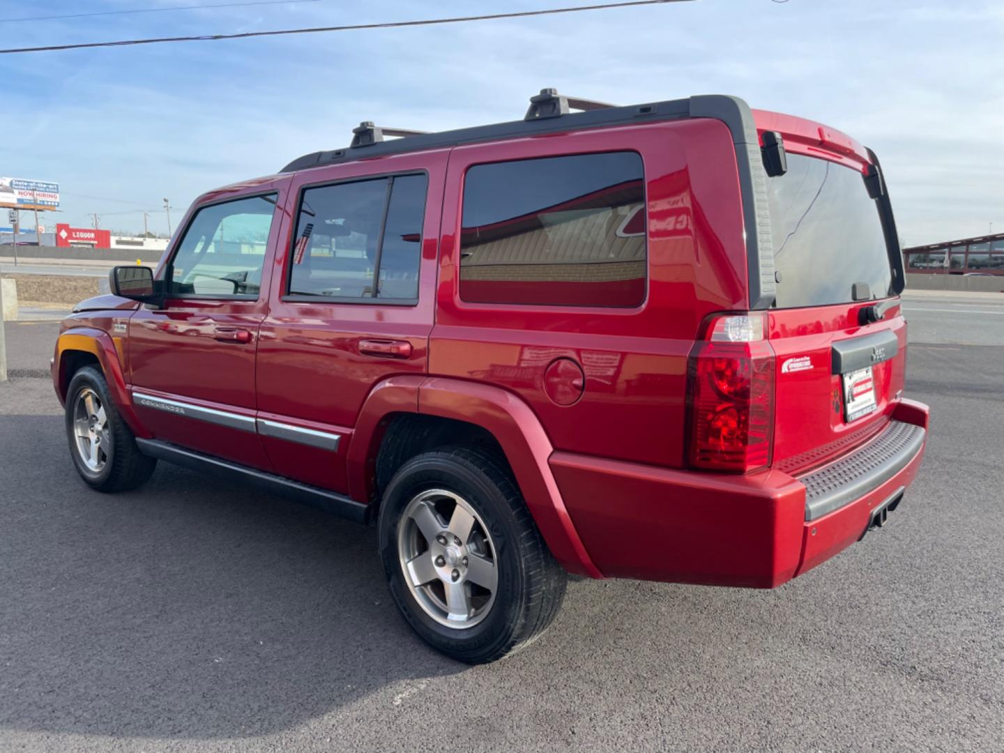 2010 Maroon Jeep Commander (1J4RH4GT5AC) with an V6, 3.7 Liter engine, Automatic, 5-Spd w/Overdrive transmission, located at 8008 Warden Rd, Sherwood, AR, 72120, (501) 801-6100, 34.830078, -92.186684 - Photo#5