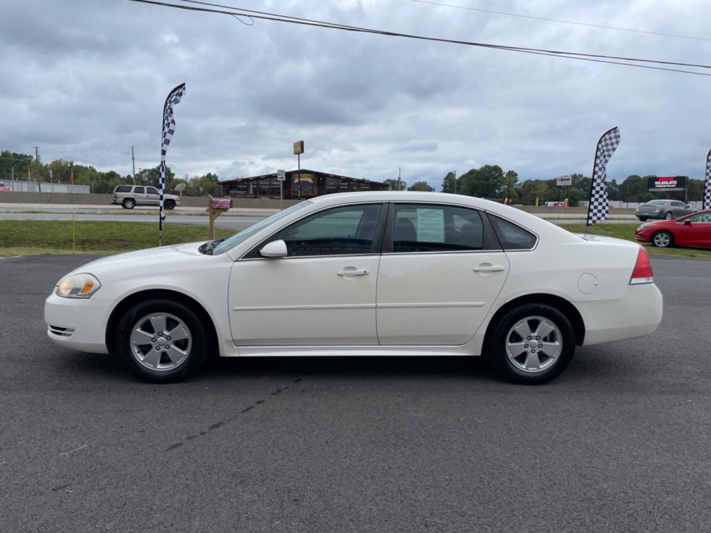 2009 White Chevrolet Impala (2G1WT57K591) with an V6, 3.5 Liter engine, Automatic, 4-Spd w/Overdrive transmission, located at 8008 Warden Rd, Sherwood, AR, 72120, (501) 801-6100, 34.830078, -92.186684 - Photo#4