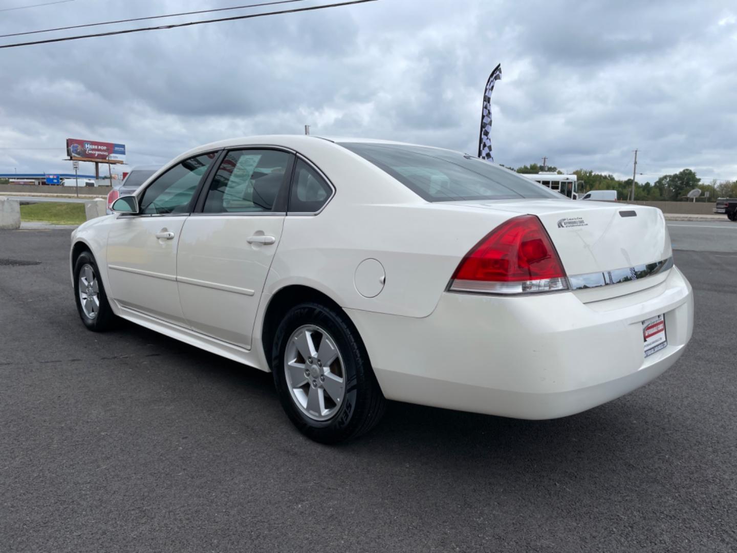 2009 White Chevrolet Impala (2G1WT57K591) with an V6, 3.5 Liter engine, Automatic, 4-Spd w/Overdrive transmission, located at 8008 Warden Rd, Sherwood, AR, 72120, (501) 801-6100, 34.830078, -92.186684 - Photo#5