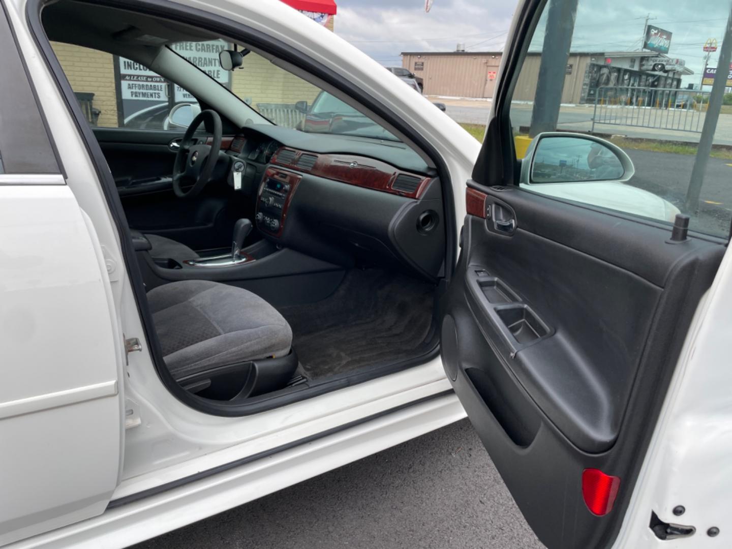 2009 White Chevrolet Impala (2G1WT57K591) with an V6, 3.5 Liter engine, Automatic, 4-Spd w/Overdrive transmission, located at 8008 Warden Rd, Sherwood, AR, 72120, (501) 801-6100, 34.830078, -92.186684 - Photo#8