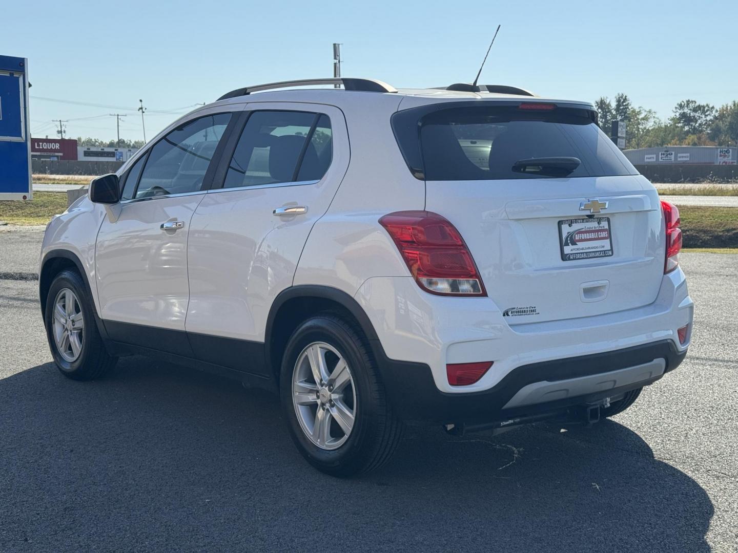 2019 White Chevrolet Trax (KL7CJLSB0KB) with an 4-Cyl, ECOTEC Turbo, 1.4L engine, Automatic, 6-Spd transmission, located at 8008 Warden Rd, Sherwood, AR, 72120, (501) 801-6100, 34.830078, -92.186684 - Photo#5