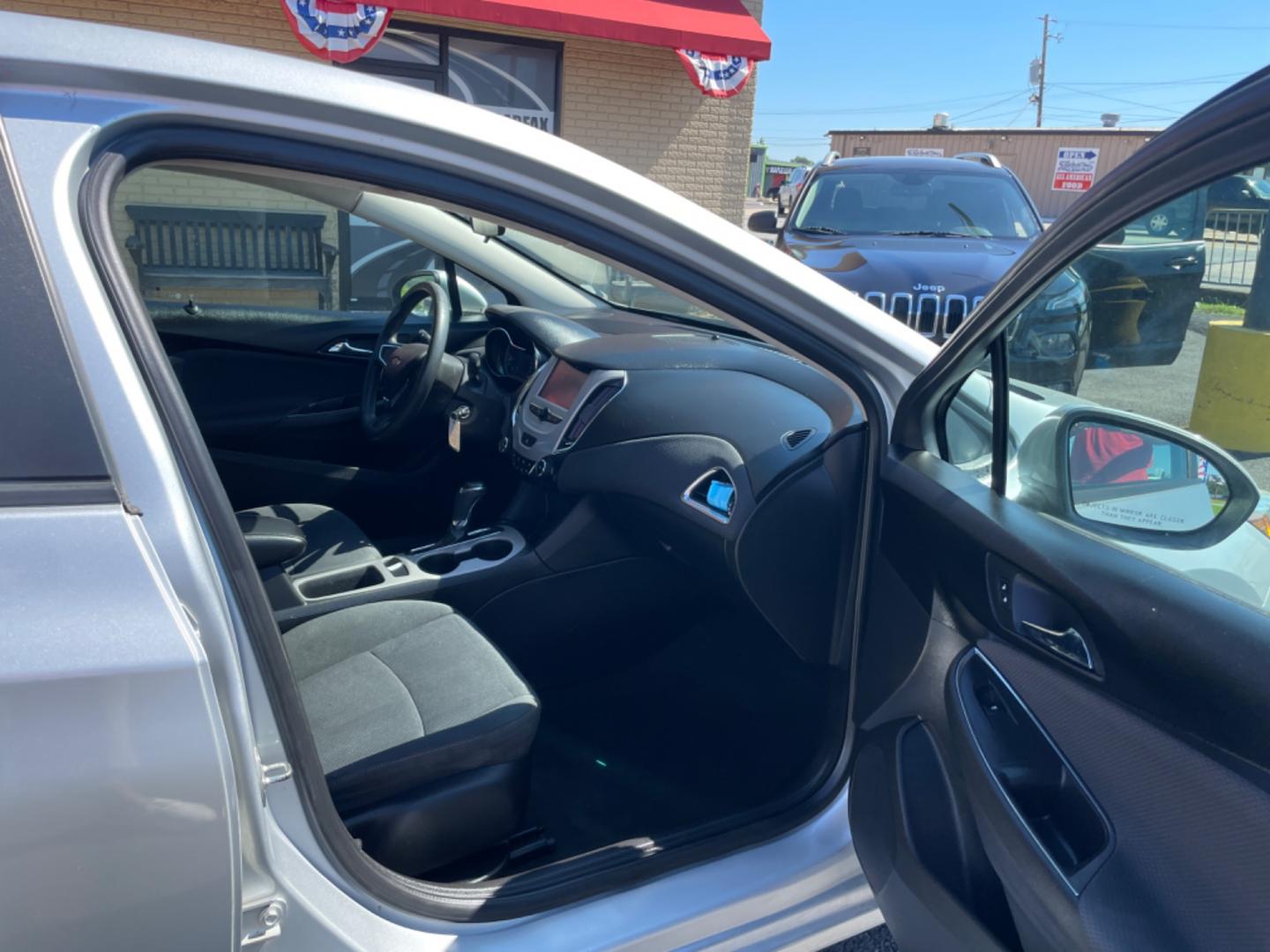 2018 Silver Chevrolet Cruze (1G1BC5SM7J7) with an 4-Cyl, Turbo, 1.4 Liter engine, Automatic, 6-Spd transmission, located at 8008 Warden Rd, Sherwood, AR, 72120, (501) 801-6100, 34.830078, -92.186684 - Photo#8