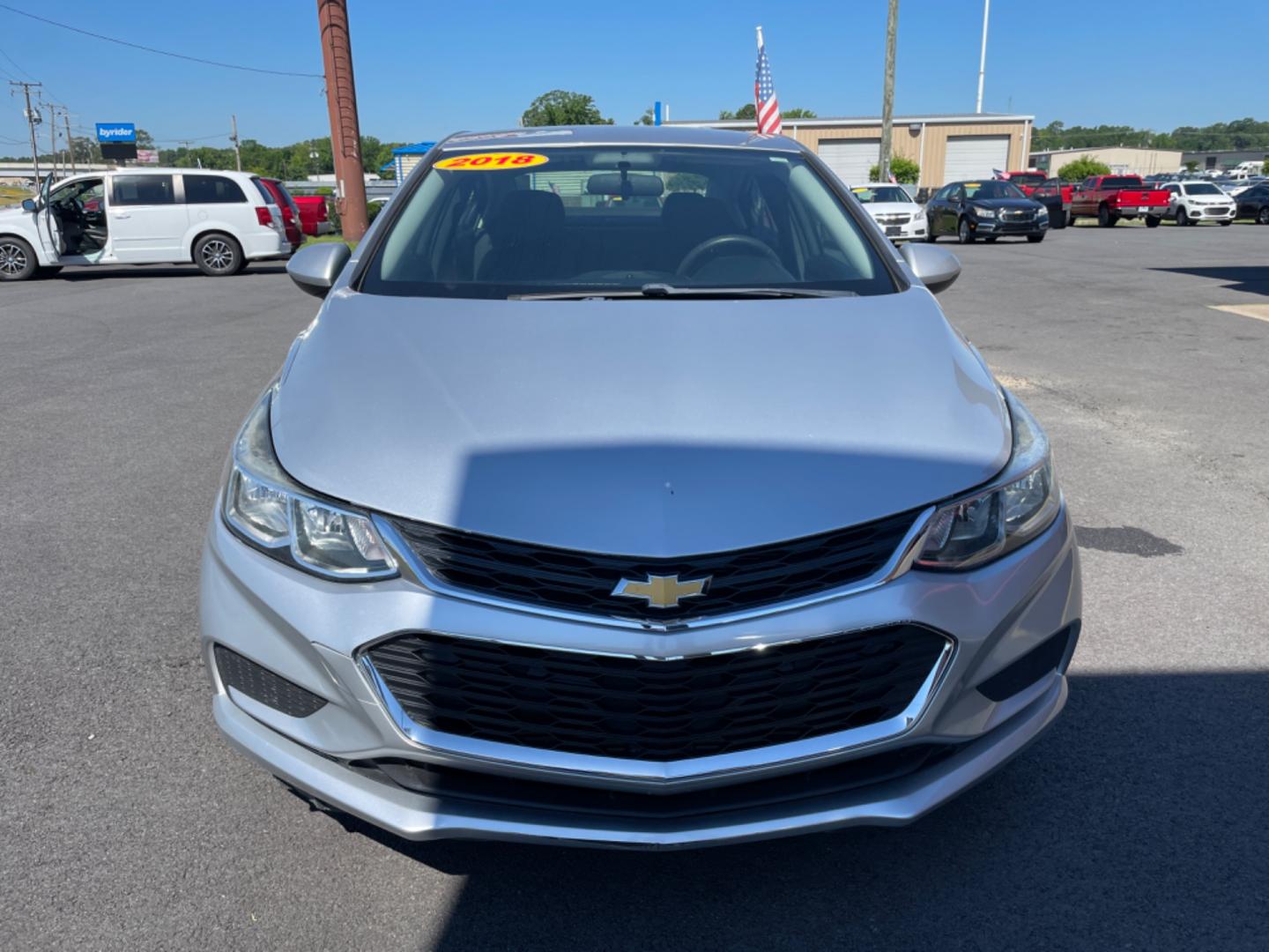 2018 Silver Chevrolet Cruze (1G1BC5SM7J7) with an 4-Cyl, Turbo, 1.4 Liter engine, Automatic, 6-Spd transmission, located at 8008 Warden Rd, Sherwood, AR, 72120, (501) 801-6100, 34.830078, -92.186684 - Photo#2