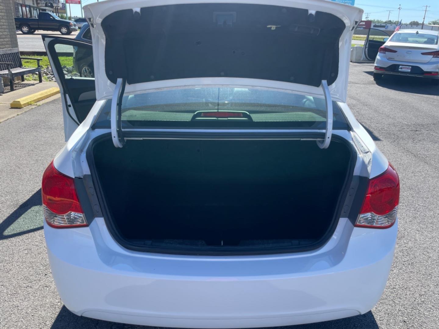 2012 White Chevrolet Cruze (1G1PC5SH8C7) with an 4-Cyl, 1.8 Liter engine, Automatic, 6-Spd w/Overdrive transmission, located at 8008 Warden Rd, Sherwood, AR, 72120, (501) 801-6100, 34.830078, -92.186684 - Photo#10