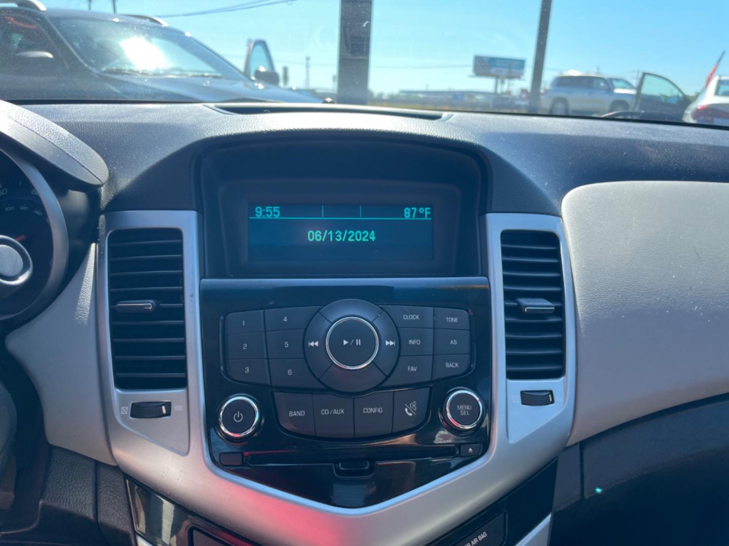 2012 White Chevrolet Cruze (1G1PC5SH8C7) with an 4-Cyl, 1.8 Liter engine, Automatic, 6-Spd w/Overdrive transmission, located at 8008 Warden Rd, Sherwood, AR, 72120, (501) 801-6100, 34.830078, -92.186684 - Photo#17