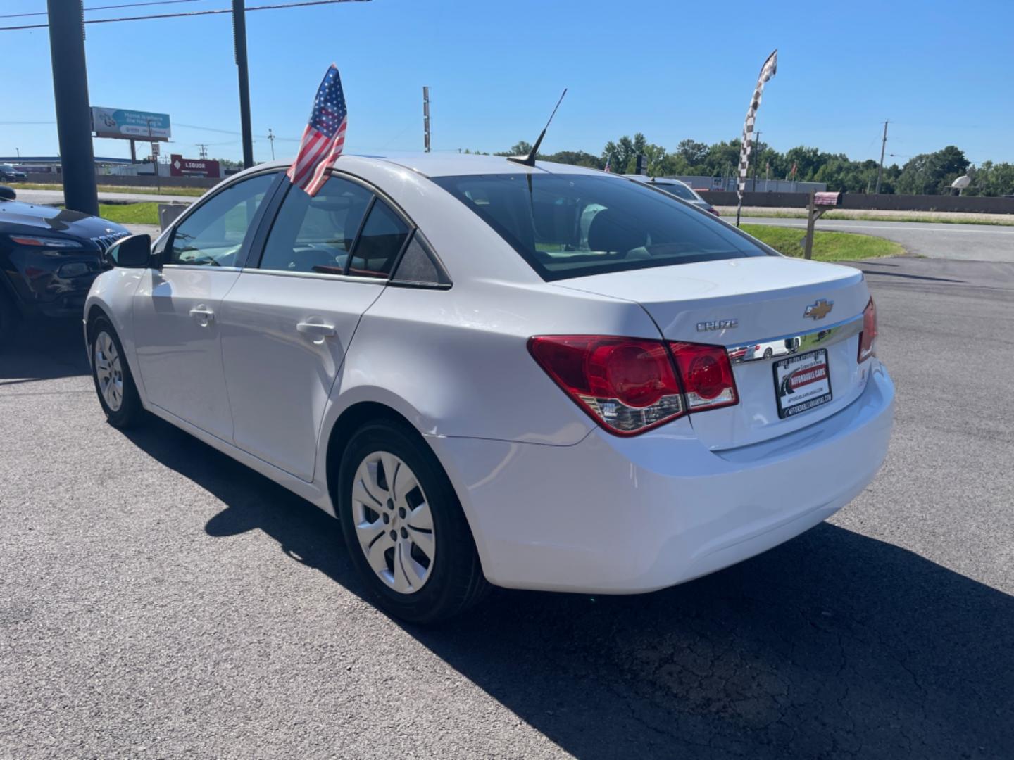 2012 White Chevrolet Cruze (1G1PC5SH8C7) with an 4-Cyl, 1.8 Liter engine, Automatic, 6-Spd w/Overdrive transmission, located at 8008 Warden Rd, Sherwood, AR, 72120, (501) 801-6100, 34.830078, -92.186684 - Photo#5