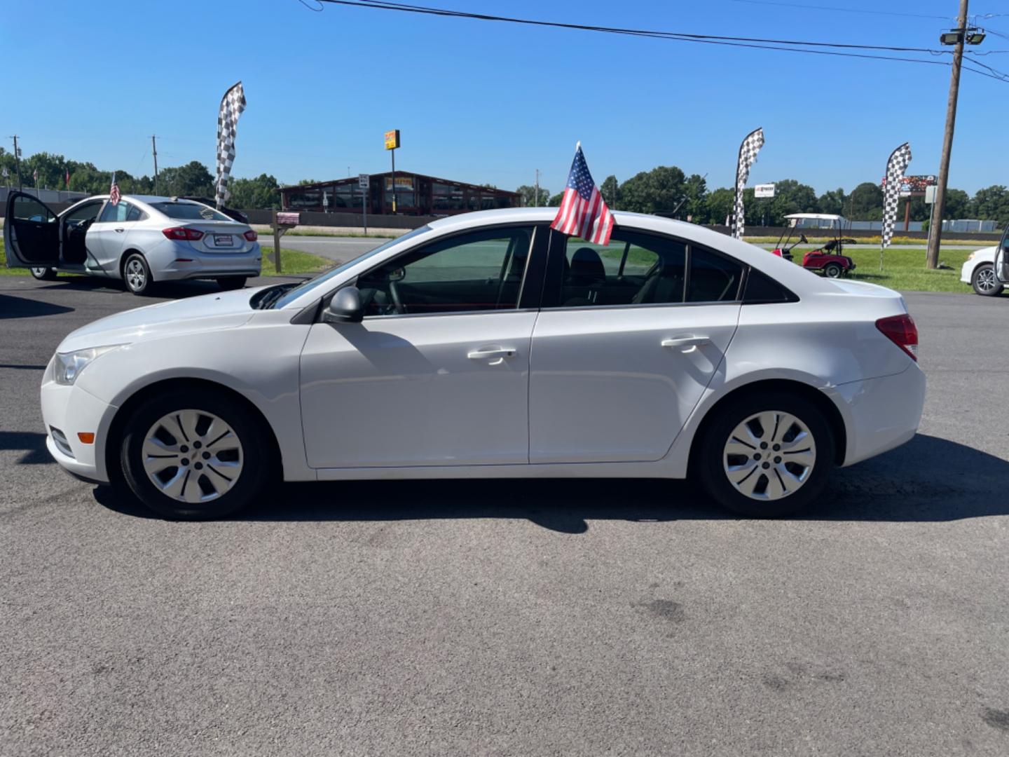 2012 White Chevrolet Cruze (1G1PC5SH8C7) with an 4-Cyl, 1.8 Liter engine, Automatic, 6-Spd w/Overdrive transmission, located at 8008 Warden Rd, Sherwood, AR, 72120, (501) 801-6100, 34.830078, -92.186684 - Photo#4