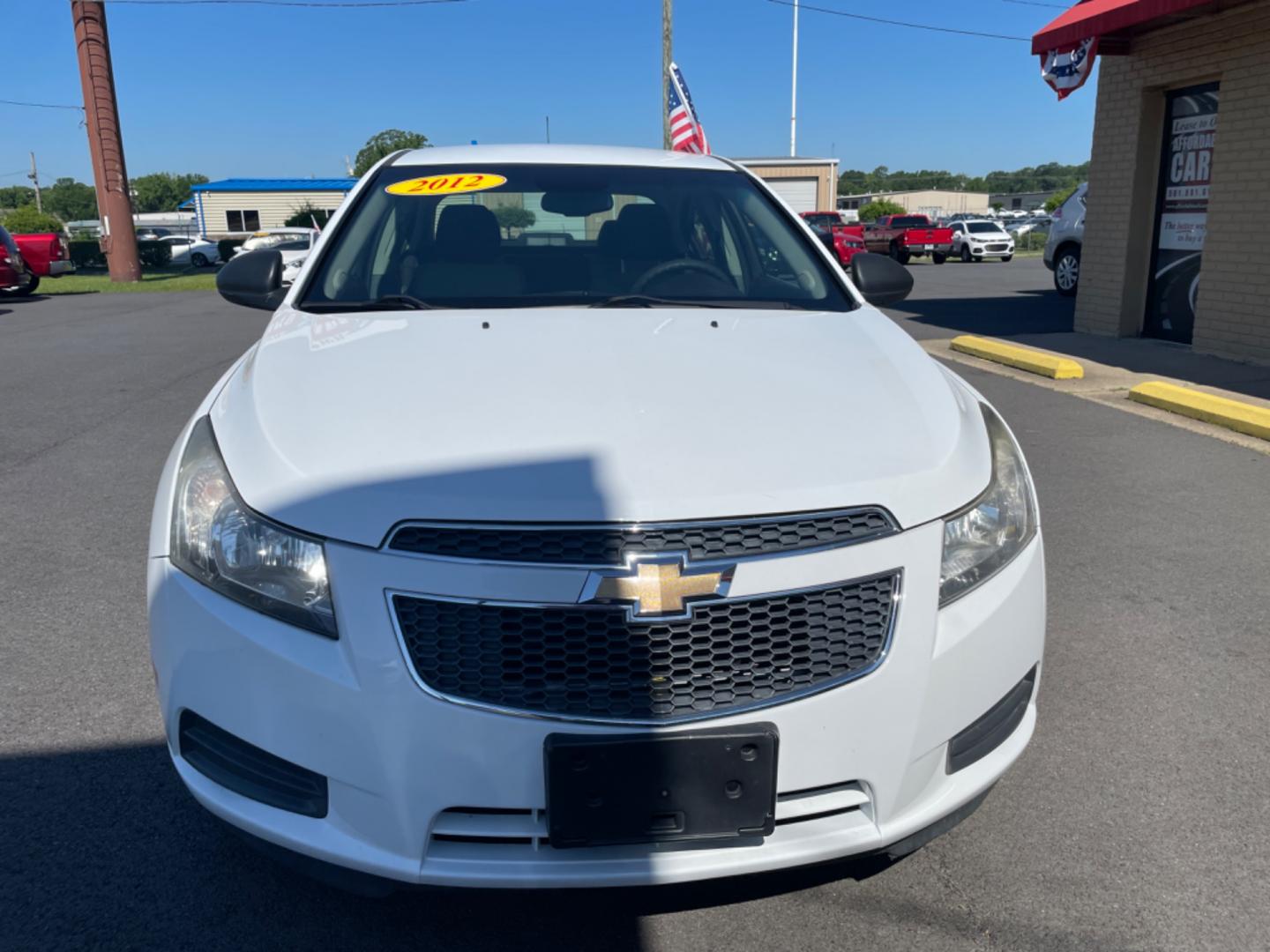 2012 White Chevrolet Cruze (1G1PC5SH8C7) with an 4-Cyl, 1.8 Liter engine, Automatic, 6-Spd w/Overdrive transmission, located at 8008 Warden Rd, Sherwood, AR, 72120, (501) 801-6100, 34.830078, -92.186684 - Photo#2