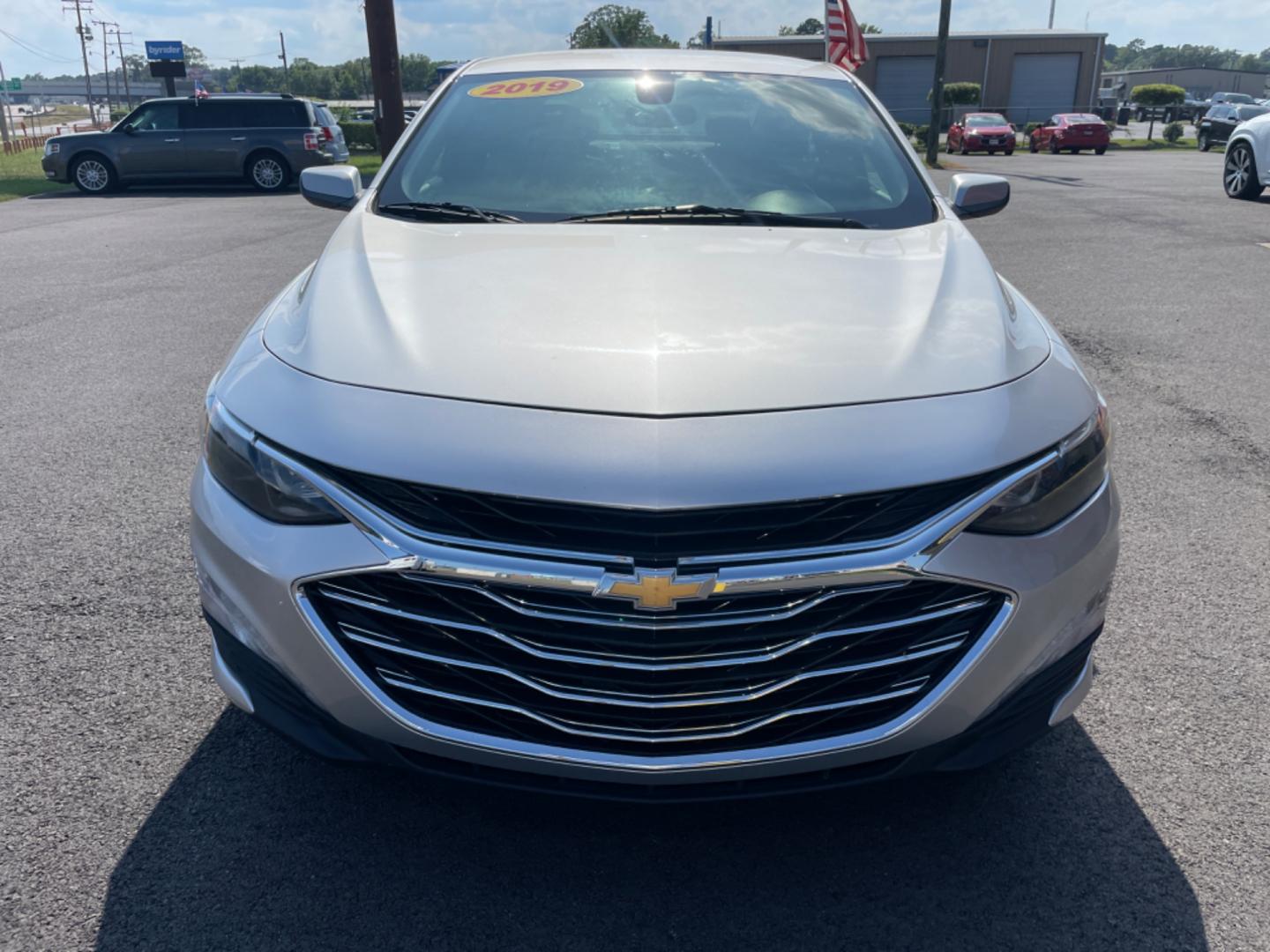 2019 Silver Chevrolet Malibu (1G1ZD5STXKF) with an 4-Cyl, Turbo, 1.5 Liter engine, Automatic, CVT transmission, located at 8008 Warden Rd, Sherwood, AR, 72120, (501) 801-6100, 34.830078, -92.186684 - Photo#2