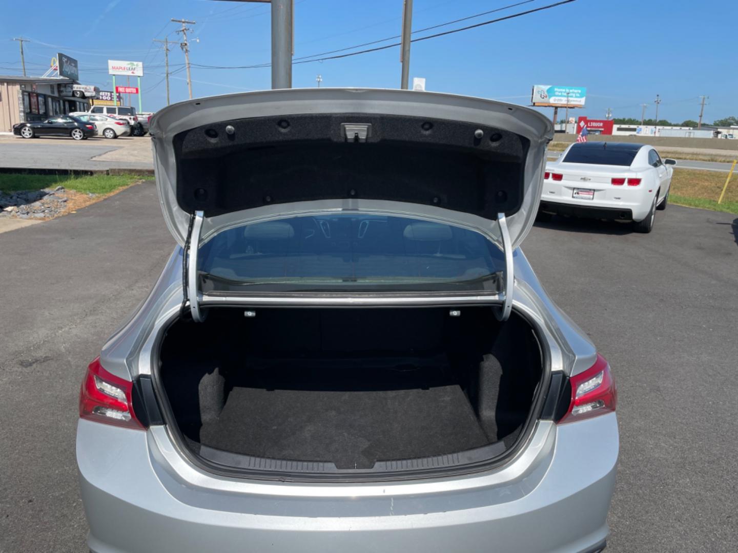 2019 Silver Chevrolet Malibu (1G1ZD5STXKF) with an 4-Cyl, Turbo, 1.5 Liter engine, Automatic, CVT transmission, located at 8008 Warden Rd, Sherwood, AR, 72120, (501) 801-6100, 34.830078, -92.186684 - Photo#10