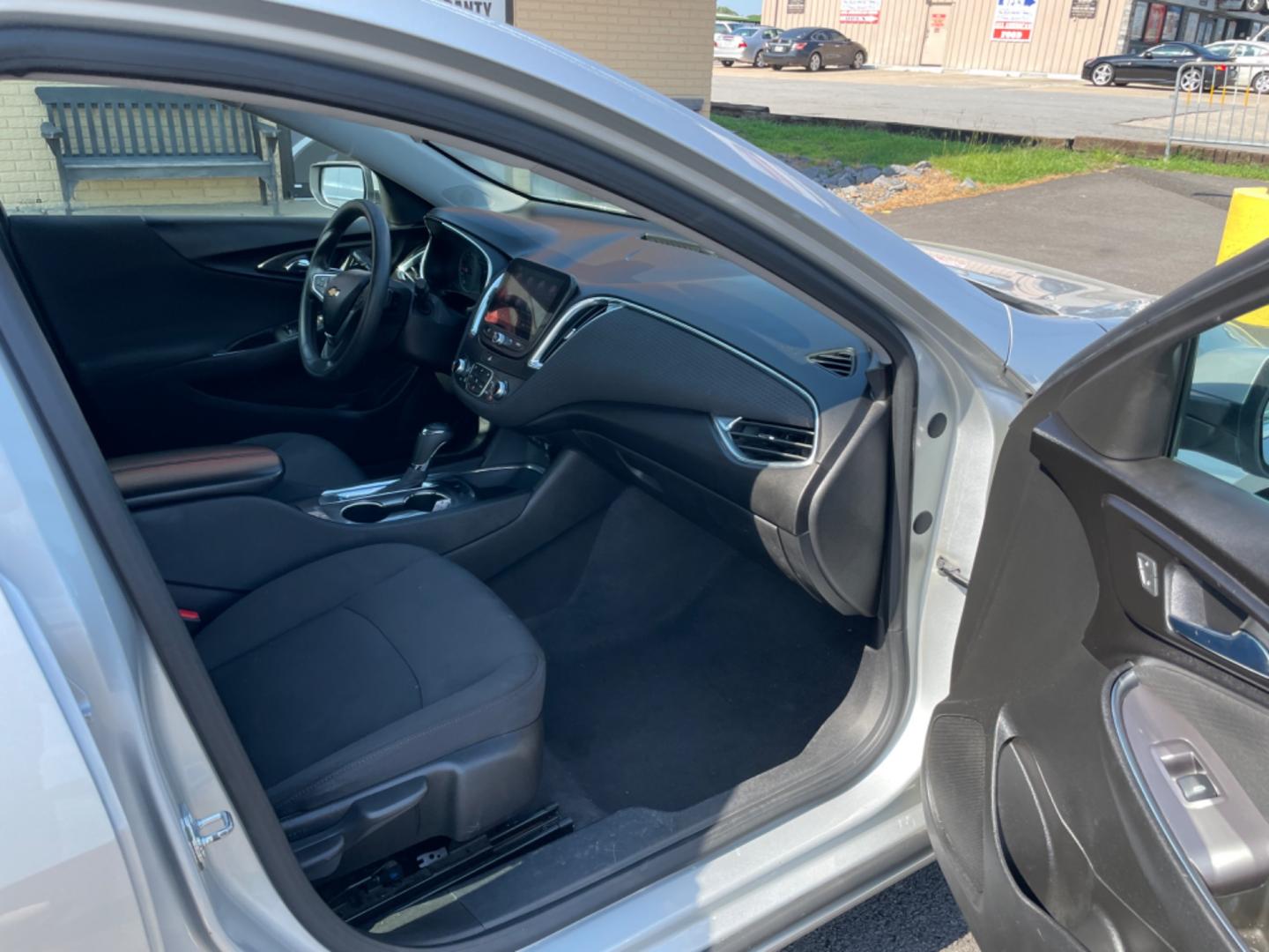 2019 Silver Chevrolet Malibu (1G1ZD5STXKF) with an 4-Cyl, Turbo, 1.5 Liter engine, Automatic, CVT transmission, located at 8008 Warden Rd, Sherwood, AR, 72120, (501) 801-6100, 34.830078, -92.186684 - Photo#8