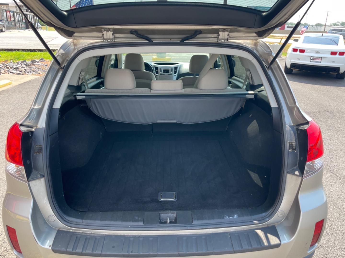 2014 Silver Subaru Outback (4S4BRCCC9E3) with an 4-Cyl, 2.5 Liter engine, Automatic, CVT w/Manual Mode transmission, located at 8008 Warden Rd, Sherwood, AR, 72120, (501) 801-6100, 34.830078, -92.186684 - Photo#10