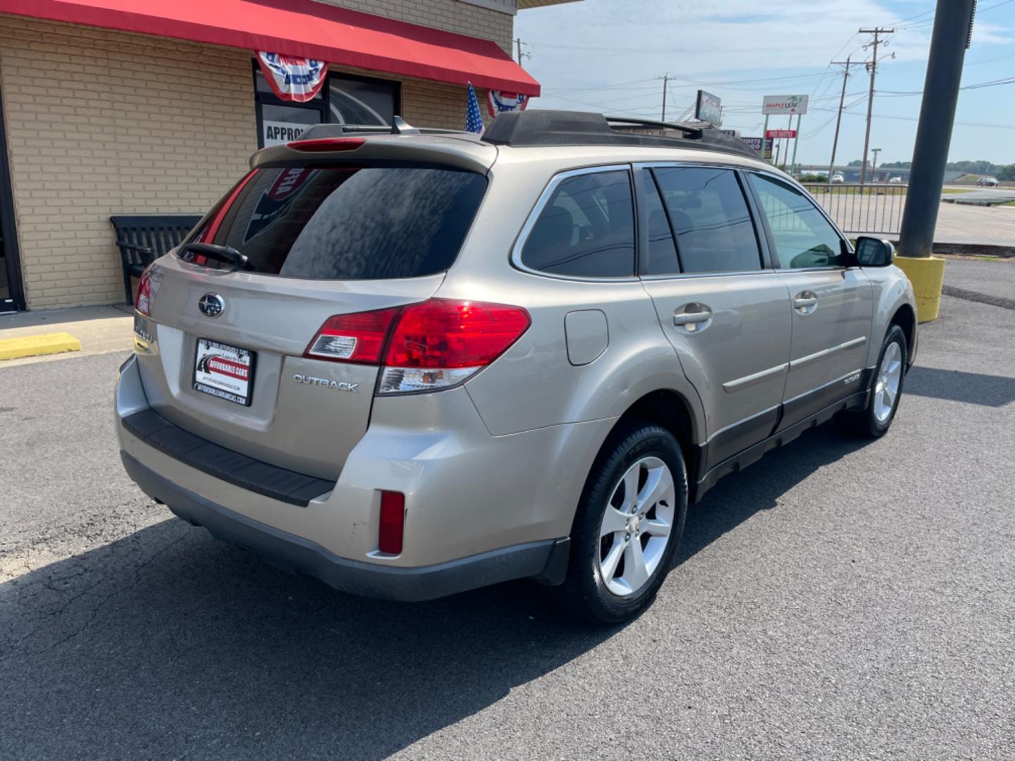 2014 Silver Subaru Outback (4S4BRCCC9E3) with an 4-Cyl, 2.5 Liter engine, Automatic, CVT w/Manual Mode transmission, located at 8008 Warden Rd, Sherwood, AR, 72120, (501) 801-6100, 34.830078, -92.186684 - Photo#7