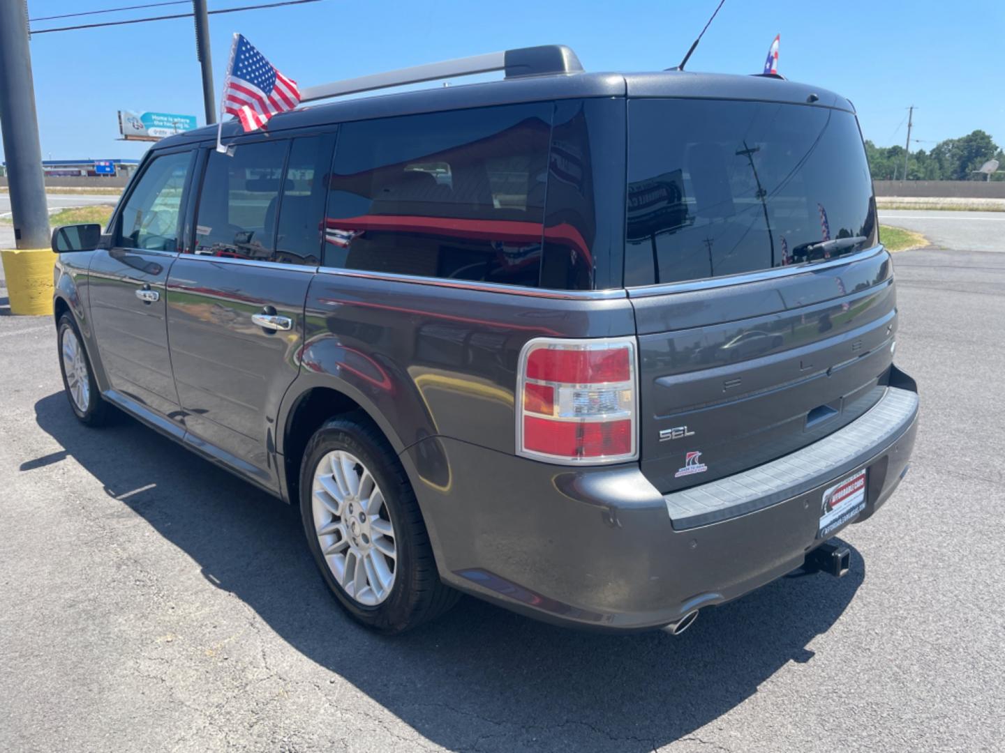 2015 Silver Ford Flex (2FMGK5C85FB) with an V6, 3.5 Liter engine, Automatic, 6-Spd w/SelectShift transmission, located at 8008 Warden Rd, Sherwood, AR, 72120, (501) 801-6100, 34.830078, -92.186684 - Photo#5