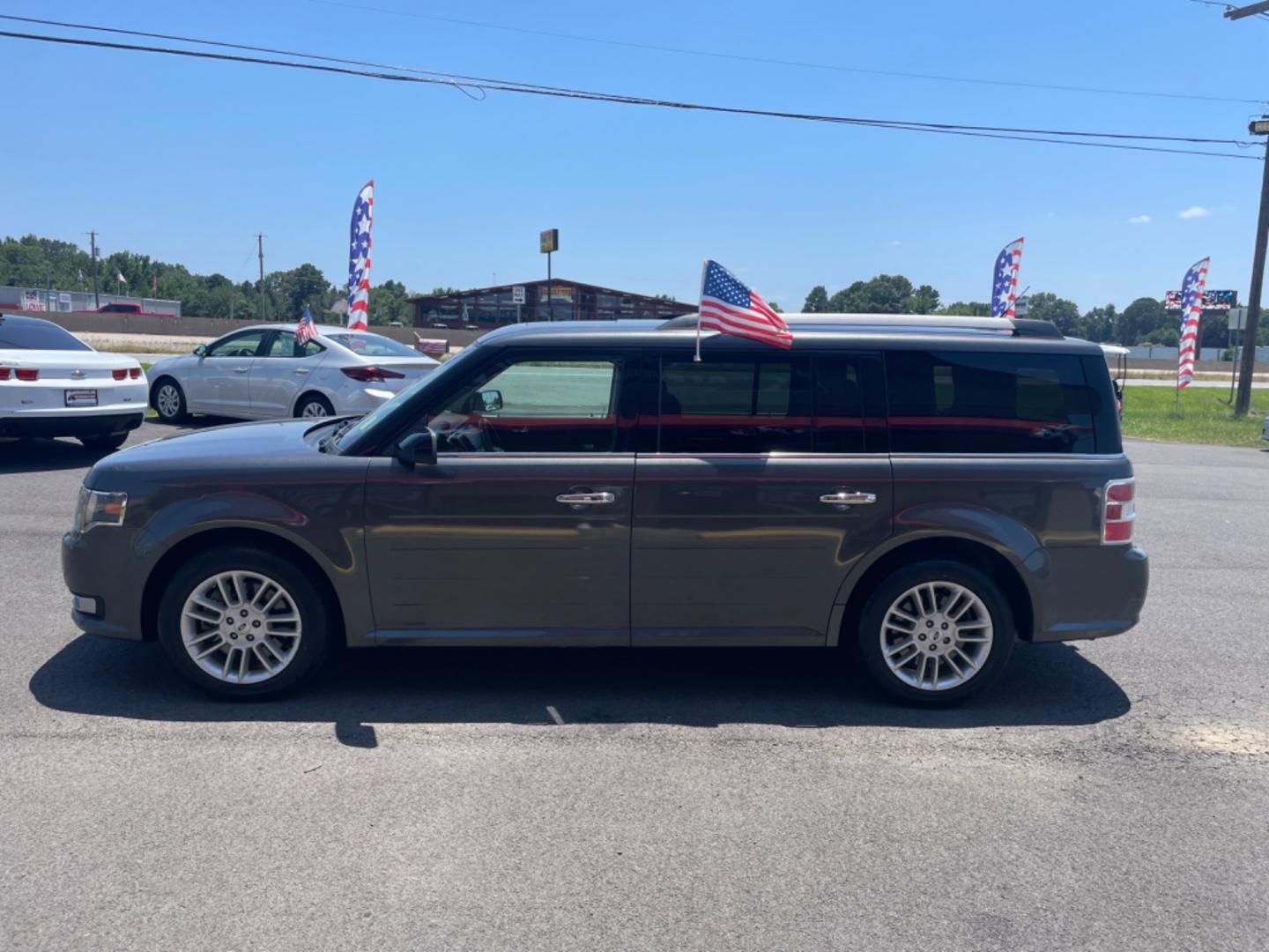 2015 Silver Ford Flex (2FMGK5C85FB) with an V6, 3.5 Liter engine, Automatic, 6-Spd w/SelectShift transmission, located at 8008 Warden Rd, Sherwood, AR, 72120, (501) 801-6100, 34.830078, -92.186684 - Photo#4