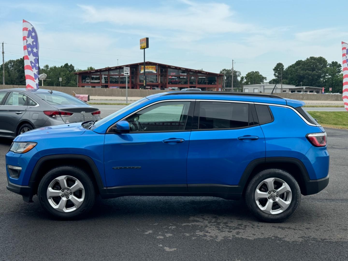 2018 Blue Jeep Compass (3C4NJDBB3JT) with an 4-Cyl, MultiAir, PZEV, 2.4 Liter engine, Automatic, 9-Spd transmission, located at 8008 Warden Rd, Sherwood, AR, 72120, (501) 801-6100, 34.830078, -92.186684 - Photo#4