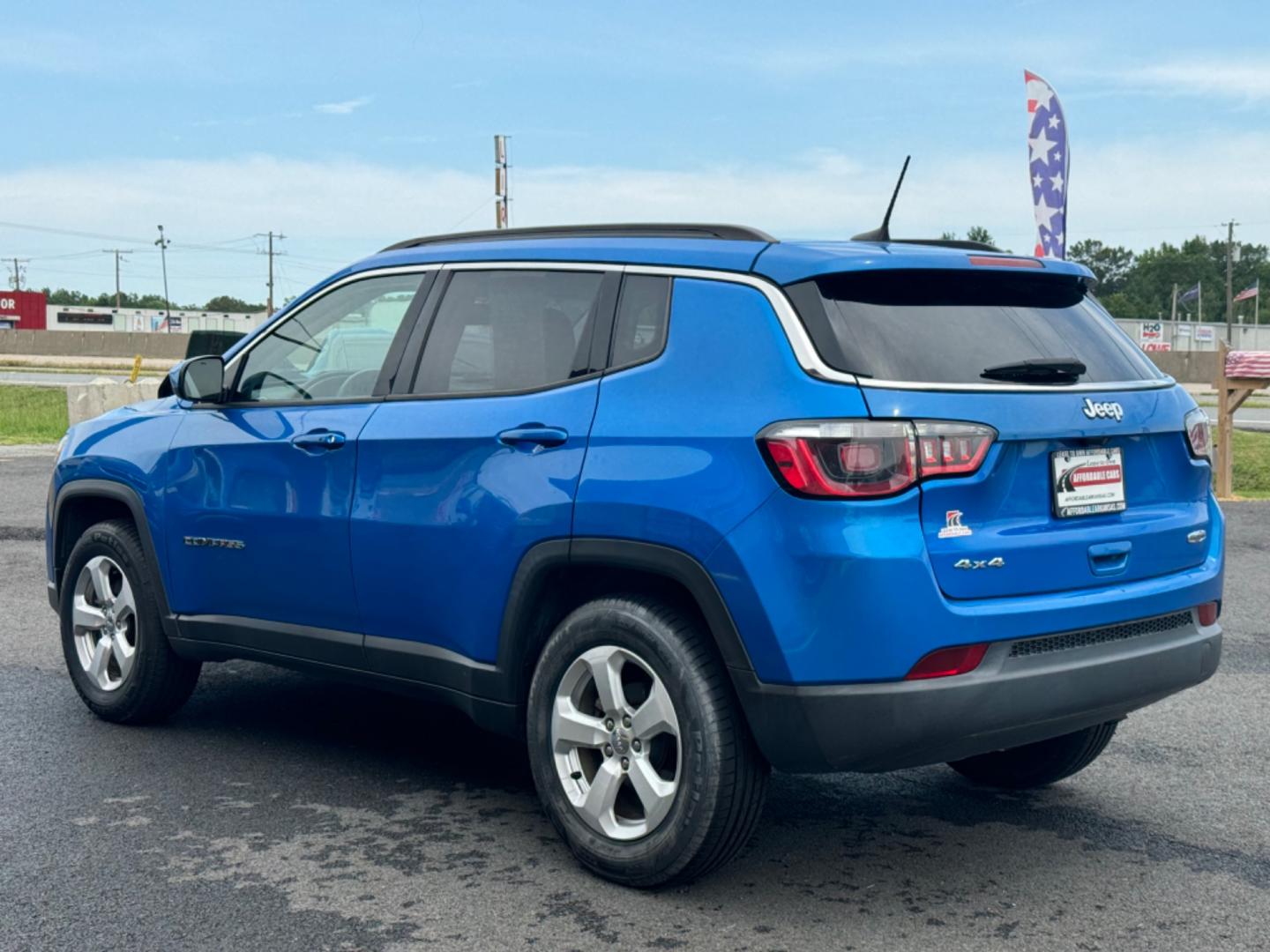 2018 Blue Jeep Compass (3C4NJDBB3JT) with an 4-Cyl, MultiAir, PZEV, 2.4 Liter engine, Automatic, 9-Spd transmission, located at 8008 Warden Rd, Sherwood, AR, 72120, (501) 801-6100, 34.830078, -92.186684 - Photo#5