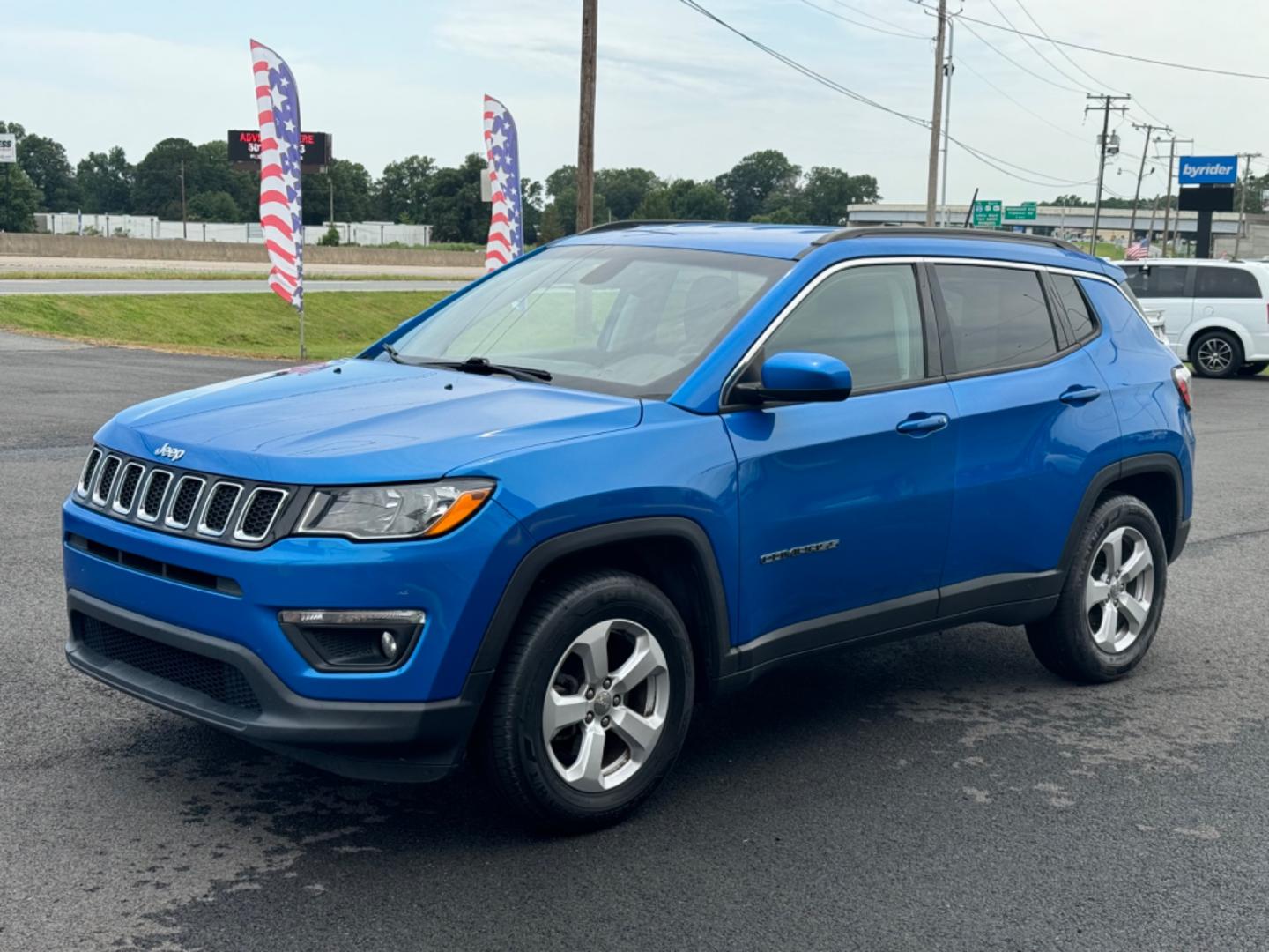 2018 Blue Jeep Compass (3C4NJDBB3JT) with an 4-Cyl, MultiAir, PZEV, 2.4 Liter engine, Automatic, 9-Spd transmission, located at 8008 Warden Rd, Sherwood, AR, 72120, (501) 801-6100, 34.830078, -92.186684 - Photo#3