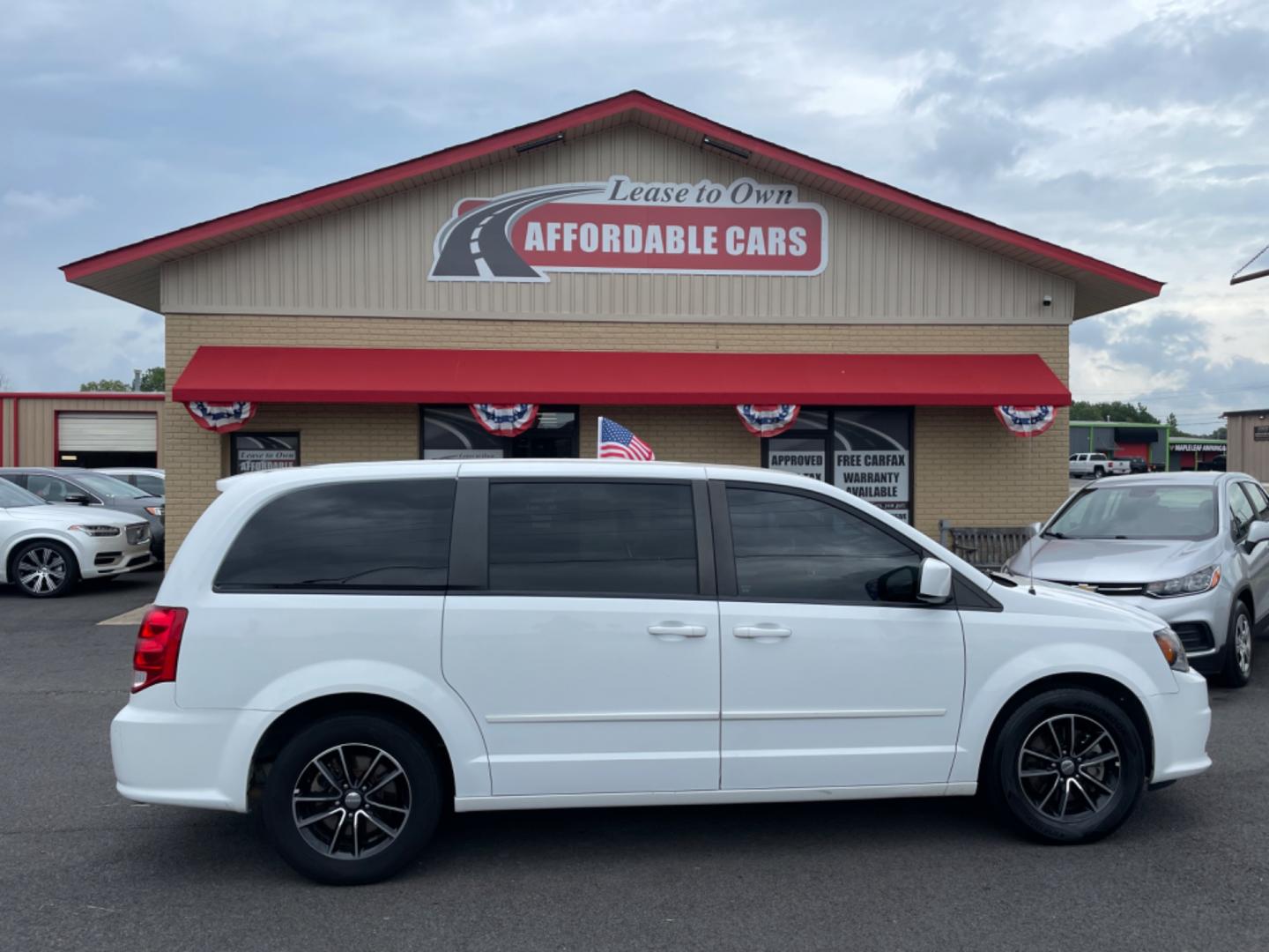 2015 White Dodge Grand Caravan Passenger (2C4RDGEG0FR) with an V6, Flex Fuel, 3.6 Liter engine, Automatic, 6-Spd transmission, located at 8008 Warden Rd, Sherwood, AR, 72120, (501) 801-6100, 34.830078, -92.186684 - Photo#0