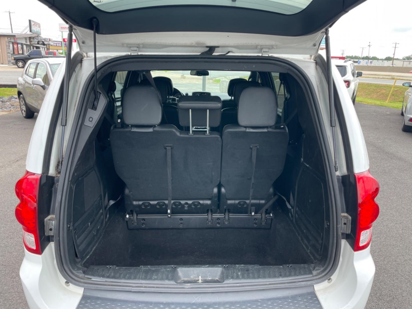 2015 White Dodge Grand Caravan Passenger (2C4RDGEG0FR) with an V6, Flex Fuel, 3.6 Liter engine, Automatic, 6-Spd transmission, located at 8008 Warden Rd, Sherwood, AR, 72120, (501) 801-6100, 34.830078, -92.186684 - Photo#10