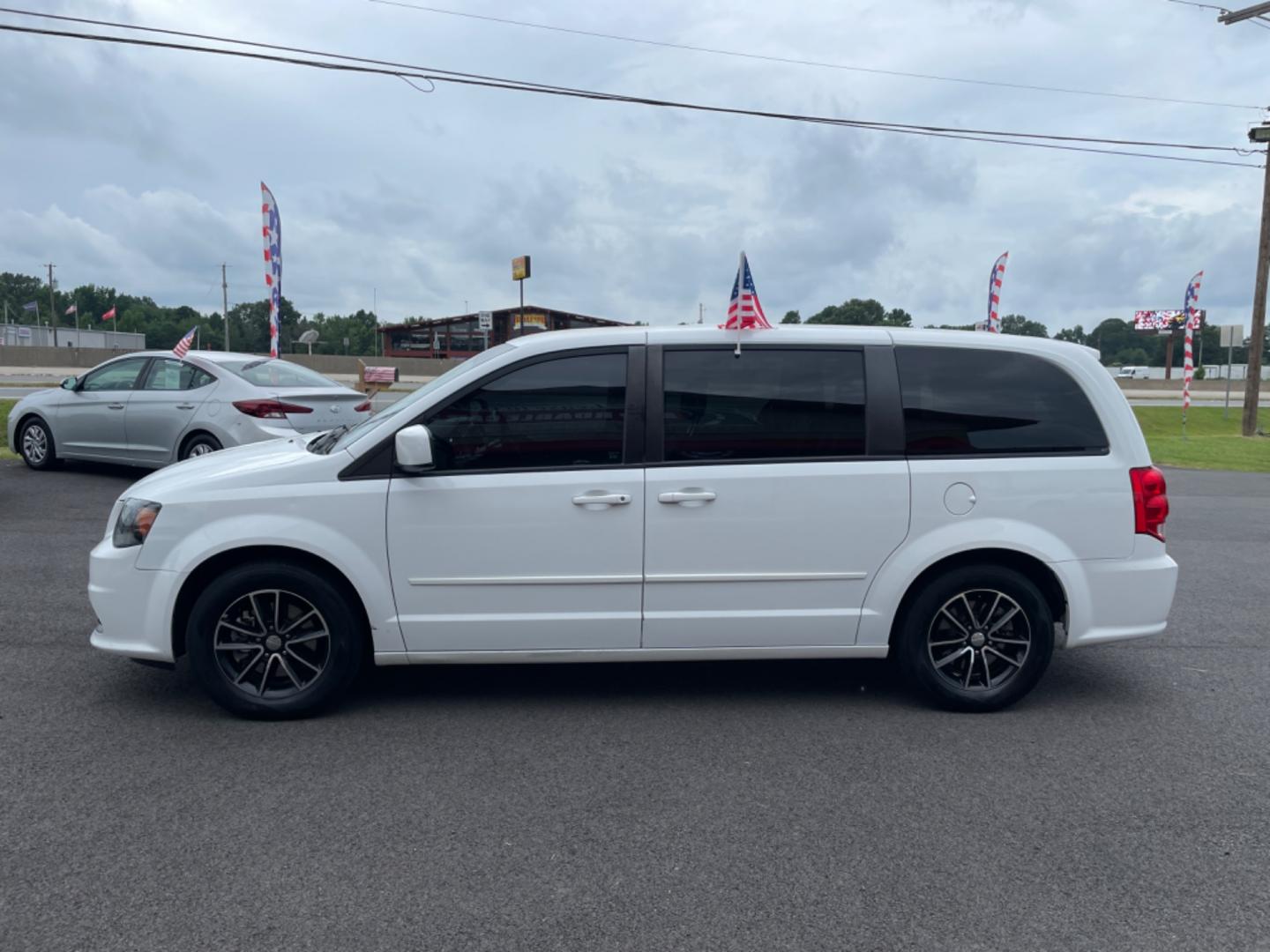 2015 White Dodge Grand Caravan Passenger (2C4RDGEG0FR) with an V6, Flex Fuel, 3.6 Liter engine, Automatic, 6-Spd transmission, located at 8008 Warden Rd, Sherwood, AR, 72120, (501) 801-6100, 34.830078, -92.186684 - Photo#1