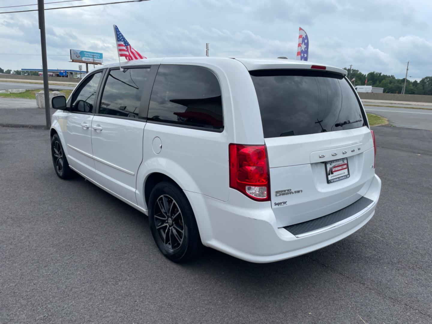 2015 White Dodge Grand Caravan Passenger (2C4RDGEG0FR) with an V6, Flex Fuel, 3.6 Liter engine, Automatic, 6-Spd transmission, located at 8008 Warden Rd, Sherwood, AR, 72120, (501) 801-6100, 34.830078, -92.186684 - Photo#5