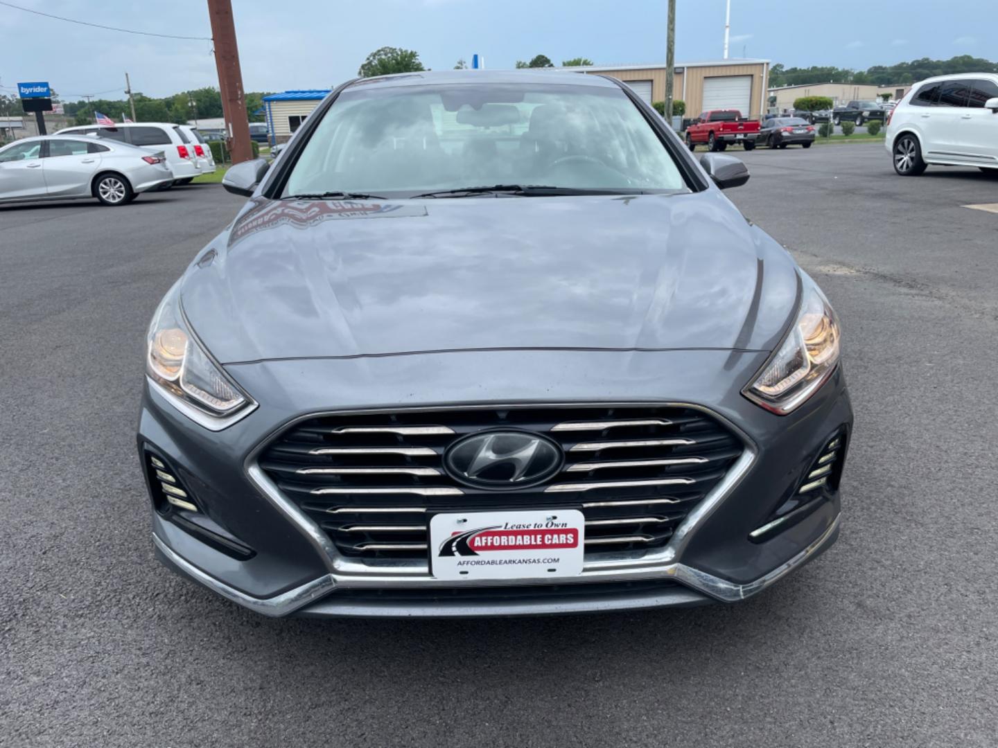 2018 Gray Hyundai Sonata (5NPE34AF1JH) with an 4-Cyl, 2.4 Liter engine, Auto, 6-Spd Shiftronic transmission, located at 8008 Warden Rd, Sherwood, AR, 72120, (501) 801-6100, 34.830078, -92.186684 - Photo#2