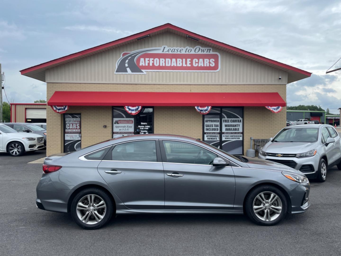 2018 Gray Hyundai Sonata (5NPE34AF1JH) with an 4-Cyl, 2.4 Liter engine, Auto, 6-Spd Shiftronic transmission, located at 8008 Warden Rd, Sherwood, AR, 72120, (501) 801-6100, 34.830078, -92.186684 - Photo#0