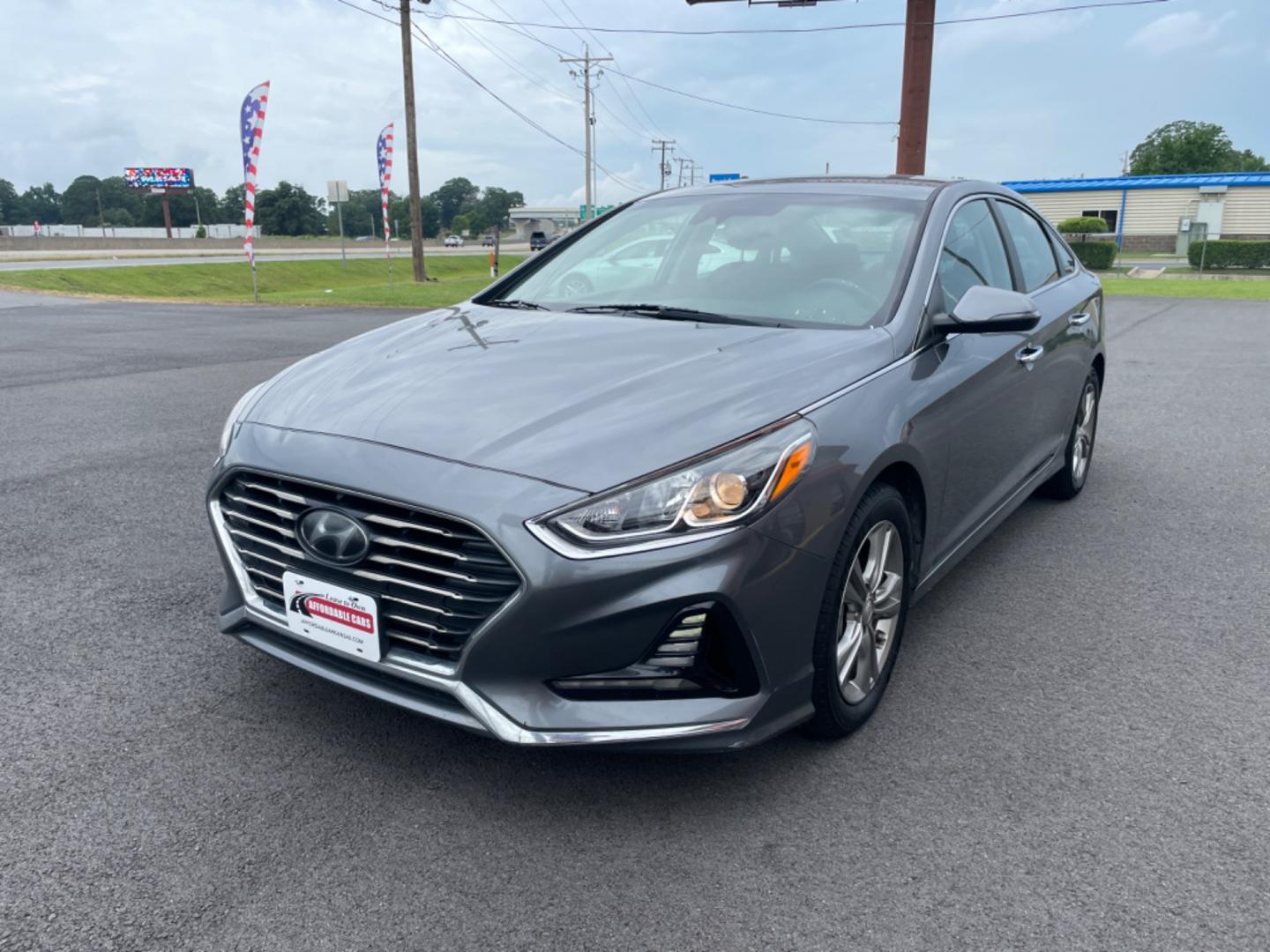 2018 Gray Hyundai Sonata (5NPE34AF1JH) with an 4-Cyl, 2.4 Liter engine, Auto, 6-Spd Shiftronic transmission, located at 8008 Warden Rd, Sherwood, AR, 72120, (501) 801-6100, 34.830078, -92.186684 - Photo#3