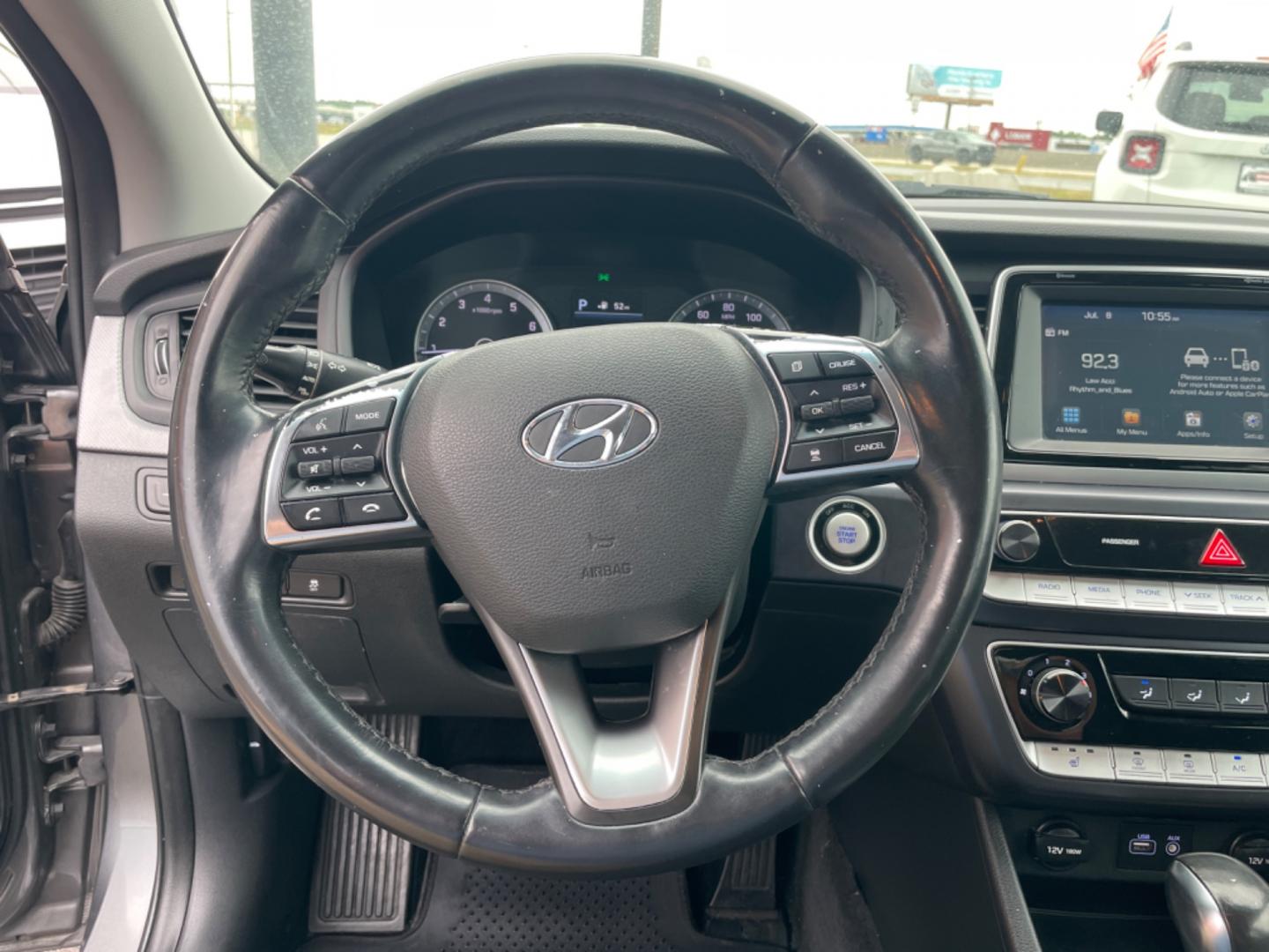 2018 Gray Hyundai Sonata (5NPE34AF1JH) with an 4-Cyl, 2.4 Liter engine, Auto, 6-Spd Shiftronic transmission, located at 8008 Warden Rd, Sherwood, AR, 72120, (501) 801-6100, 34.830078, -92.186684 - Photo#18