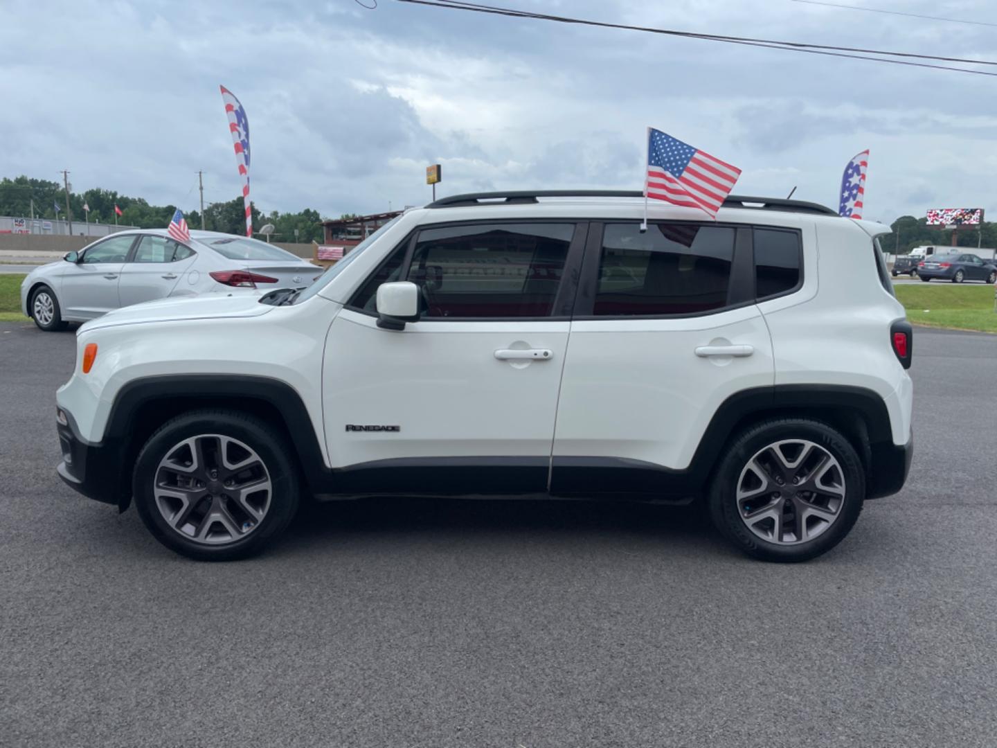 2015 White JEEP Renegade (ZACCJABT0FP) with an 2.4 engine, located at 8008 Warden Rd, Sherwood, AR, 72120, (501) 801-6100, 34.830078, -92.186684 - Photo#4