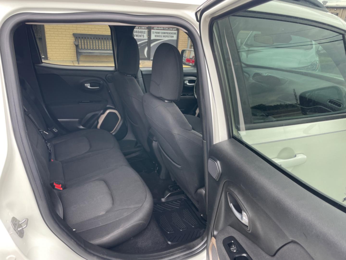 2015 White JEEP Renegade (ZACCJABT0FP) with an 2.4 engine, located at 8008 Warden Rd, Sherwood, AR, 72120, (501) 801-6100, 34.830078, -92.186684 - Photo#9