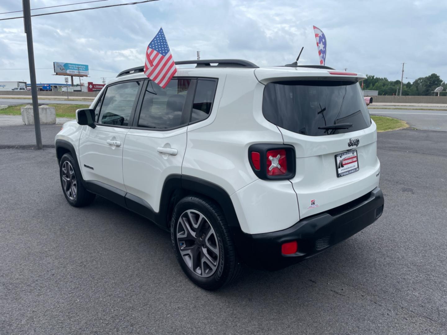 2015 White JEEP Renegade (ZACCJABT0FP) with an 2.4 engine, located at 8008 Warden Rd, Sherwood, AR, 72120, (501) 801-6100, 34.830078, -92.186684 - Photo#5