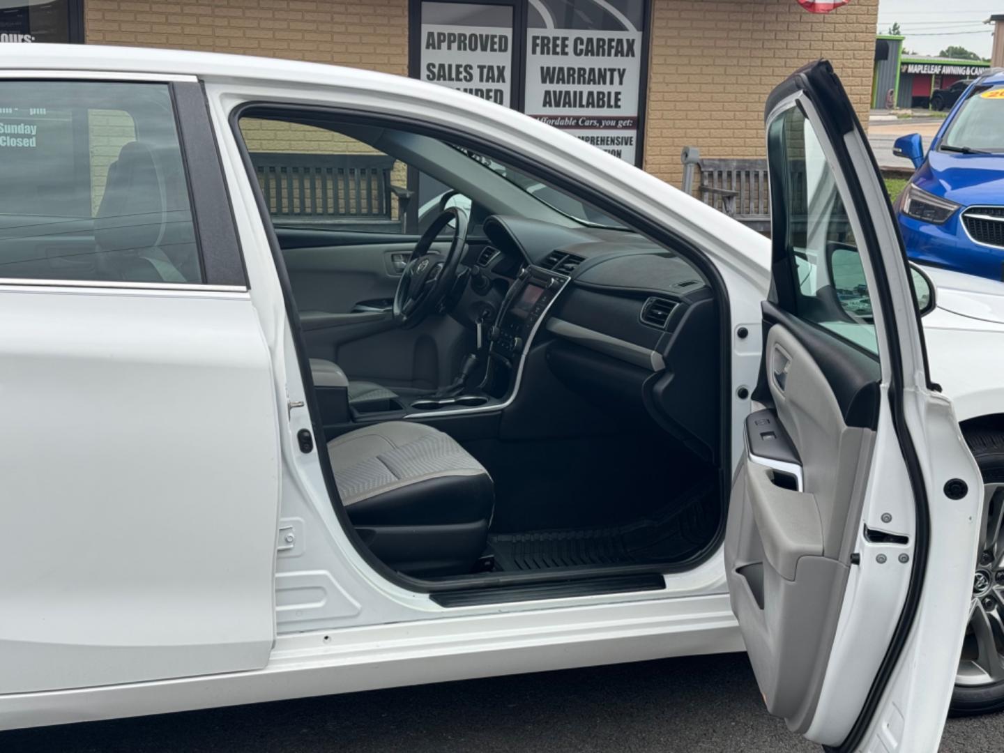 2015 White Toyota Camry (4T1BF1FK6FU) with an 4-Cyl, 2.5 Liter engine, Automatic, 6-Spd transmission, located at 8008 Warden Rd, Sherwood, AR, 72120, (501) 801-6100, 34.830078, -92.186684 - Photo#8