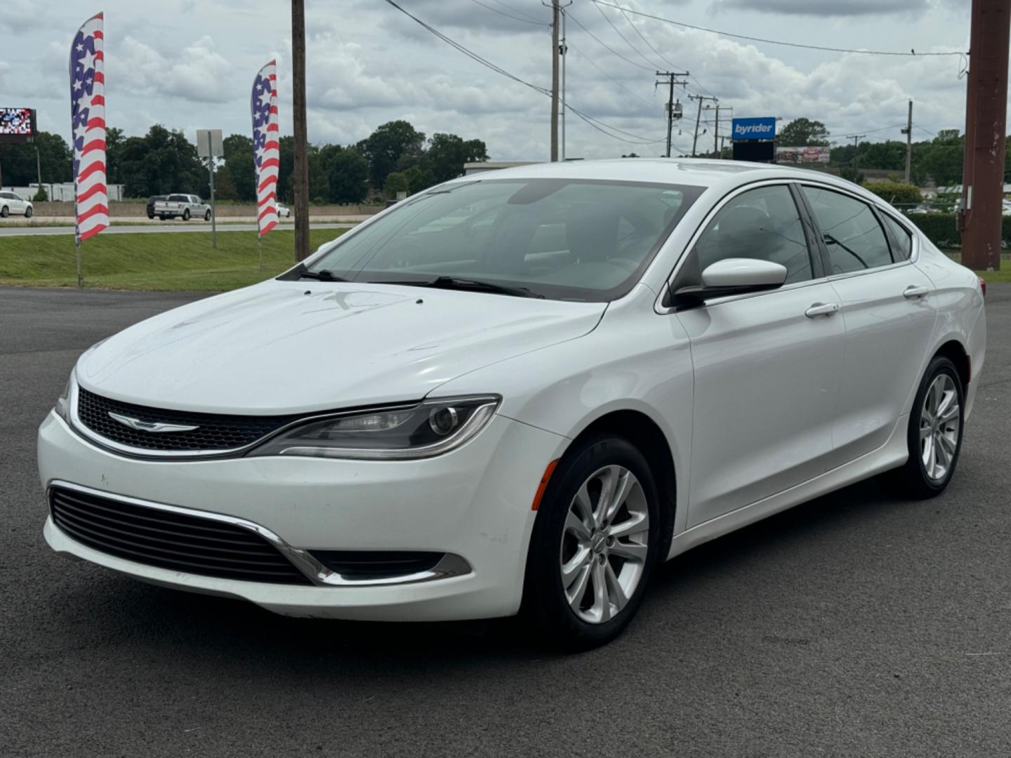 2015 White Chrysler 200 (1C3CCCAB6FN) with an 4-Cyl, MultiAir, 2.4L engine, Automatic, 9-Spd transmission, located at 8008 Warden Rd, Sherwood, AR, 72120, (501) 801-6100, 34.830078, -92.186684 - Photo#3