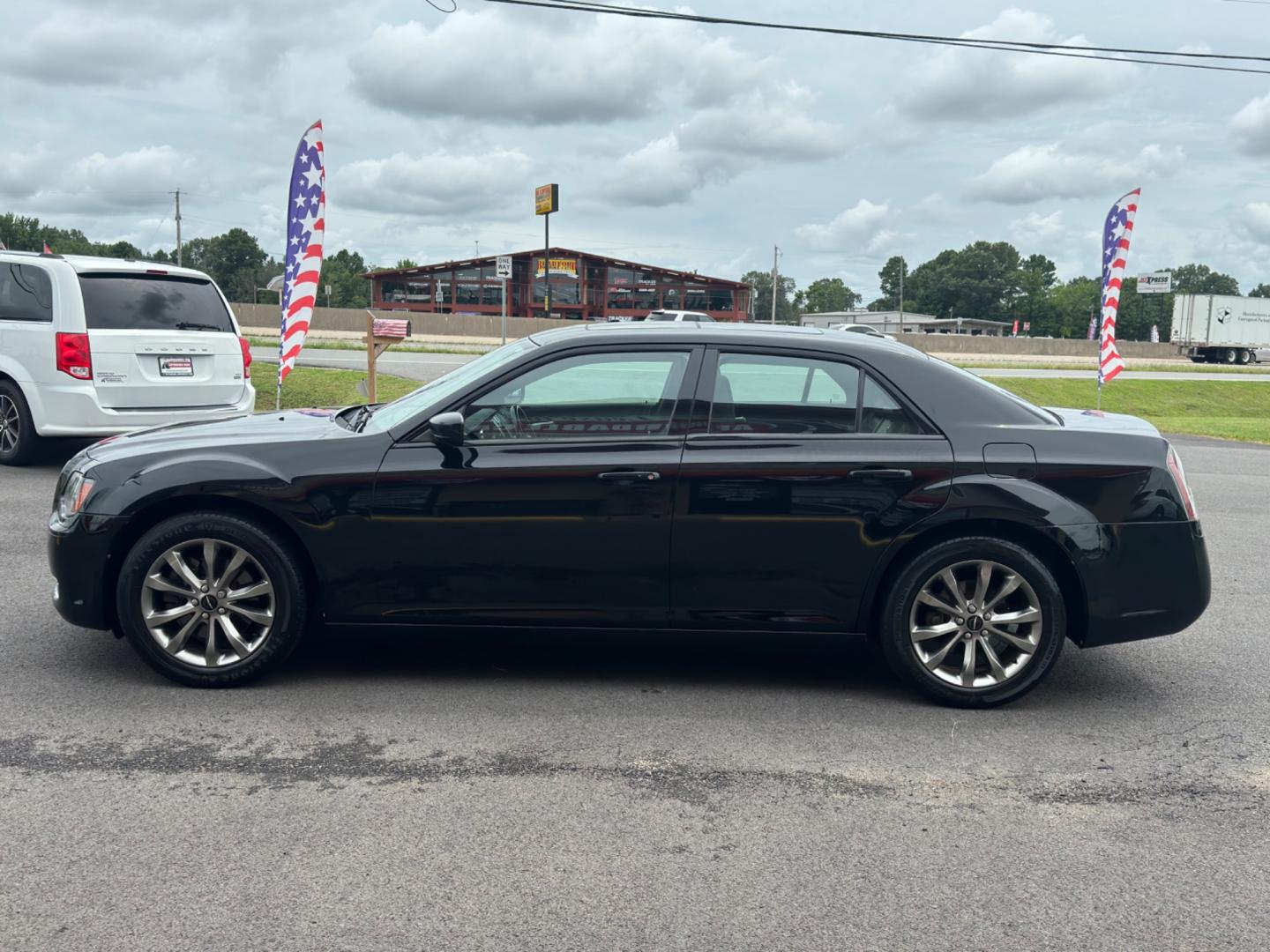 2014 Black Chrysler 300 (2C3CCAGG4EH) with an V6, 3.6 Liter engine, Automatic, 8-Spd transmission, located at 8008 Warden Rd, Sherwood, AR, 72120, (501) 801-6100, 34.830078, -92.186684 - Photo#4