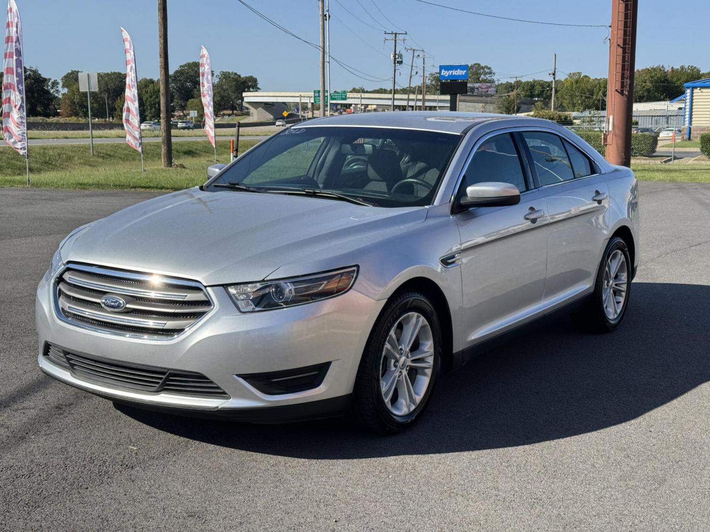 2017 Silver Ford Taurus (1FAHP2H86HG) with an V6, 3.5 Liter engine, Auto, 6-Spd w/SelShft transmission, located at 8008 Warden Rd, Sherwood, AR, 72120, (501) 801-6100, 34.830078, -92.186684 - Photo#3