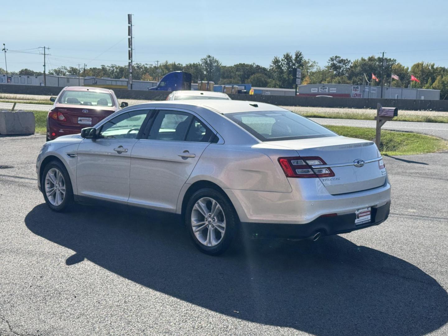 2017 Silver Ford Taurus (1FAHP2H86HG) with an V6, 3.5 Liter engine, Auto, 6-Spd w/SelShft transmission, located at 8008 Warden Rd, Sherwood, AR, 72120, (501) 801-6100, 34.830078, -92.186684 - Photo#4