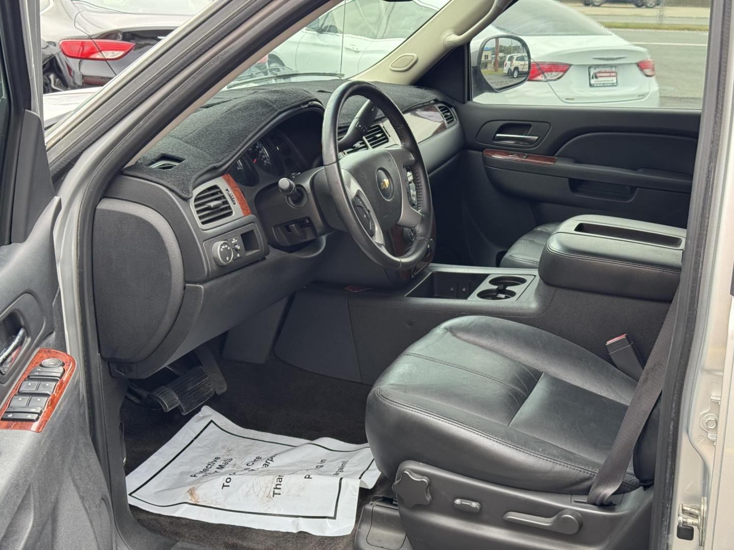 2013 Silver Chevrolet Avalanche (3GNMCEE00DG) with an V8, Flex Fuel, 5.3 Liter engine, Automatic, 6-Spd transmission, located at 8008 Warden Rd, Sherwood, AR, 72120, (501) 801-6100, 34.830078, -92.186684 - Photo#11