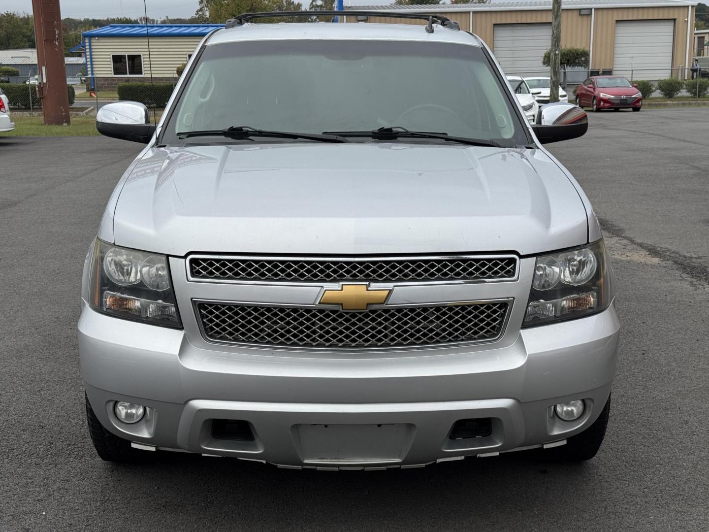 2013 Silver Chevrolet Avalanche (3GNMCEE00DG) with an V8, Flex Fuel, 5.3 Liter engine, Automatic, 6-Spd transmission, located at 8008 Warden Rd, Sherwood, AR, 72120, (501) 801-6100, 34.830078, -92.186684 - Photo#2