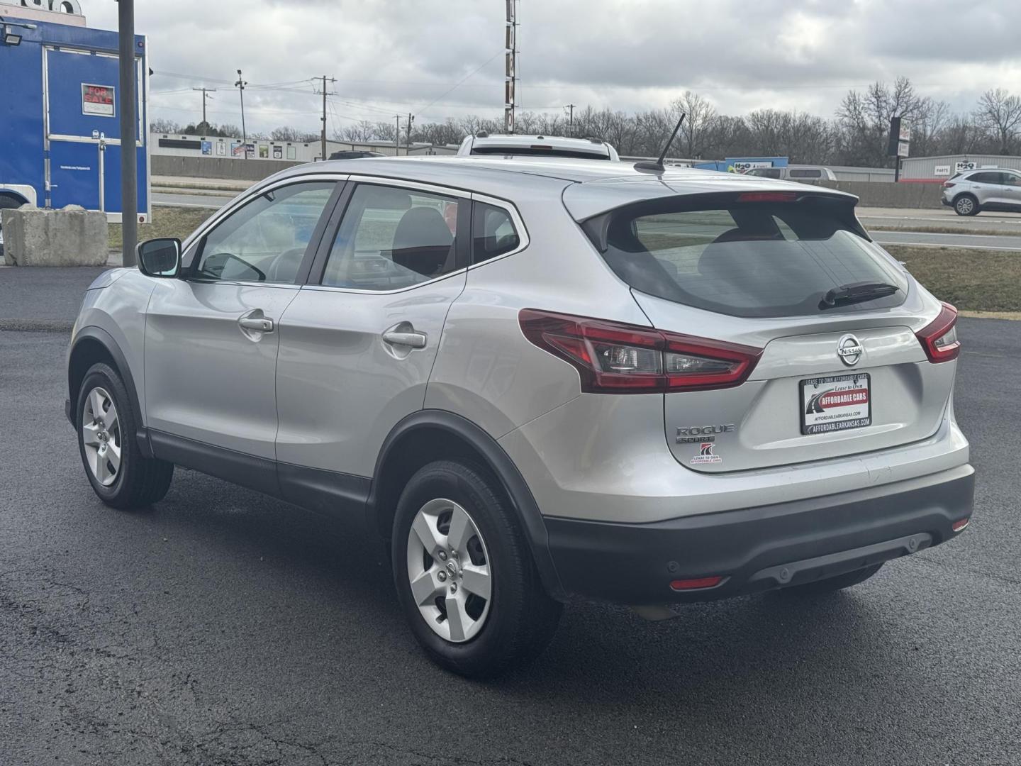 2020 Silver Nissan Rogue Sport (JN1BJ1CV7LW) with an 4-Cyl, 2.0 Liter engine, Automatic, CVT w/Xtronic transmission, located at 8008 Warden Rd, Sherwood, AR, 72120, (501) 801-6100, 34.830078, -92.186684 - Photo#4