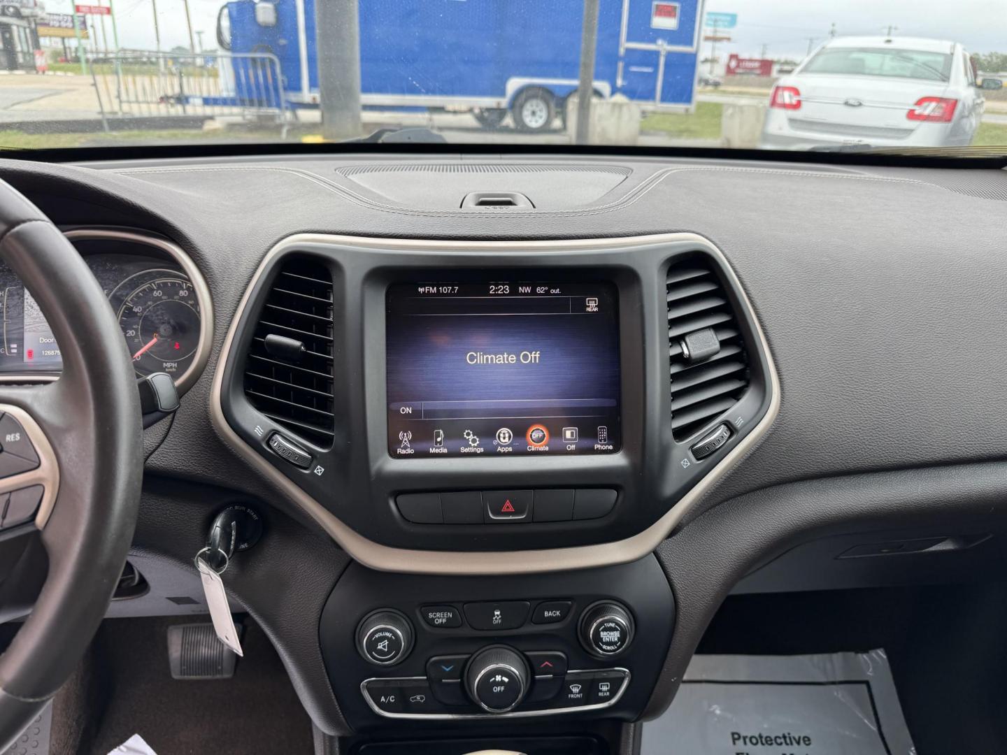 2014 Gold Jeep Cherokee (1C4PJLCB3EW) with an 4-Cyl, 2.4 Liter engine, Automatic, 9-Spd transmission, located at 8008 Warden Rd, Sherwood, AR, 72120, (501) 801-6100, 34.830078, -92.186684 - Photo#15