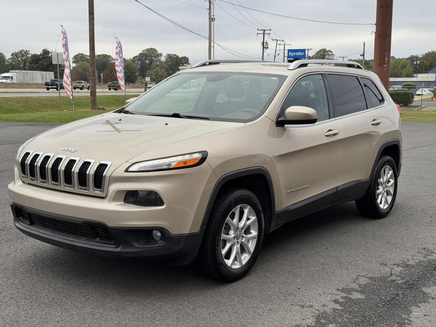 2014 Gold Jeep Cherokee (1C4PJLCB3EW) with an 4-Cyl, 2.4 Liter engine, Automatic, 9-Spd transmission, located at 8008 Warden Rd, Sherwood, AR, 72120, (501) 801-6100, 34.830078, -92.186684 - Photo#3