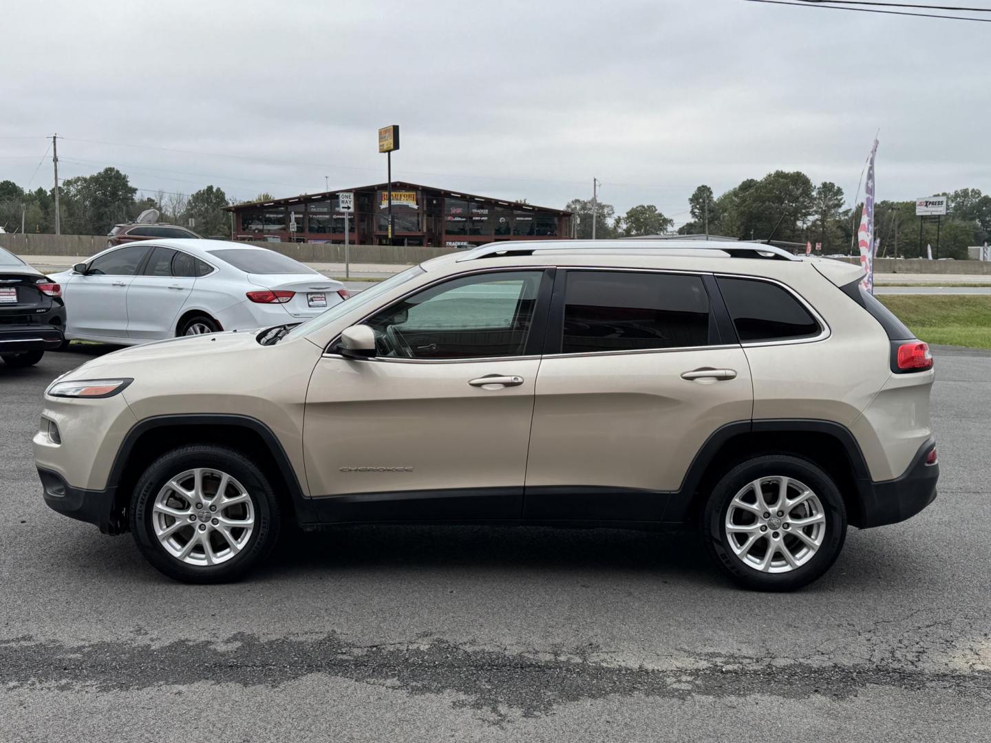 2014 Gold Jeep Cherokee (1C4PJLCB3EW) with an 4-Cyl, 2.4 Liter engine, Automatic, 9-Spd transmission, located at 8008 Warden Rd, Sherwood, AR, 72120, (501) 801-6100, 34.830078, -92.186684 - Photo#4