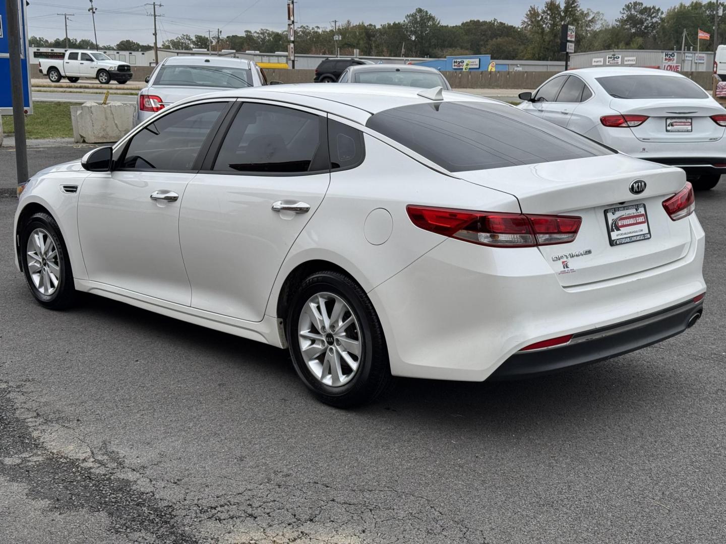 2016 White Kia Optima (KNAGT4L32G5) with an 4-Cyl, 2.4 Liter engine, Auto, 6-Spd Sportmatic transmission, located at 8008 Warden Rd, Sherwood, AR, 72120, (501) 801-6100, 34.830078, -92.186684 - Photo#4