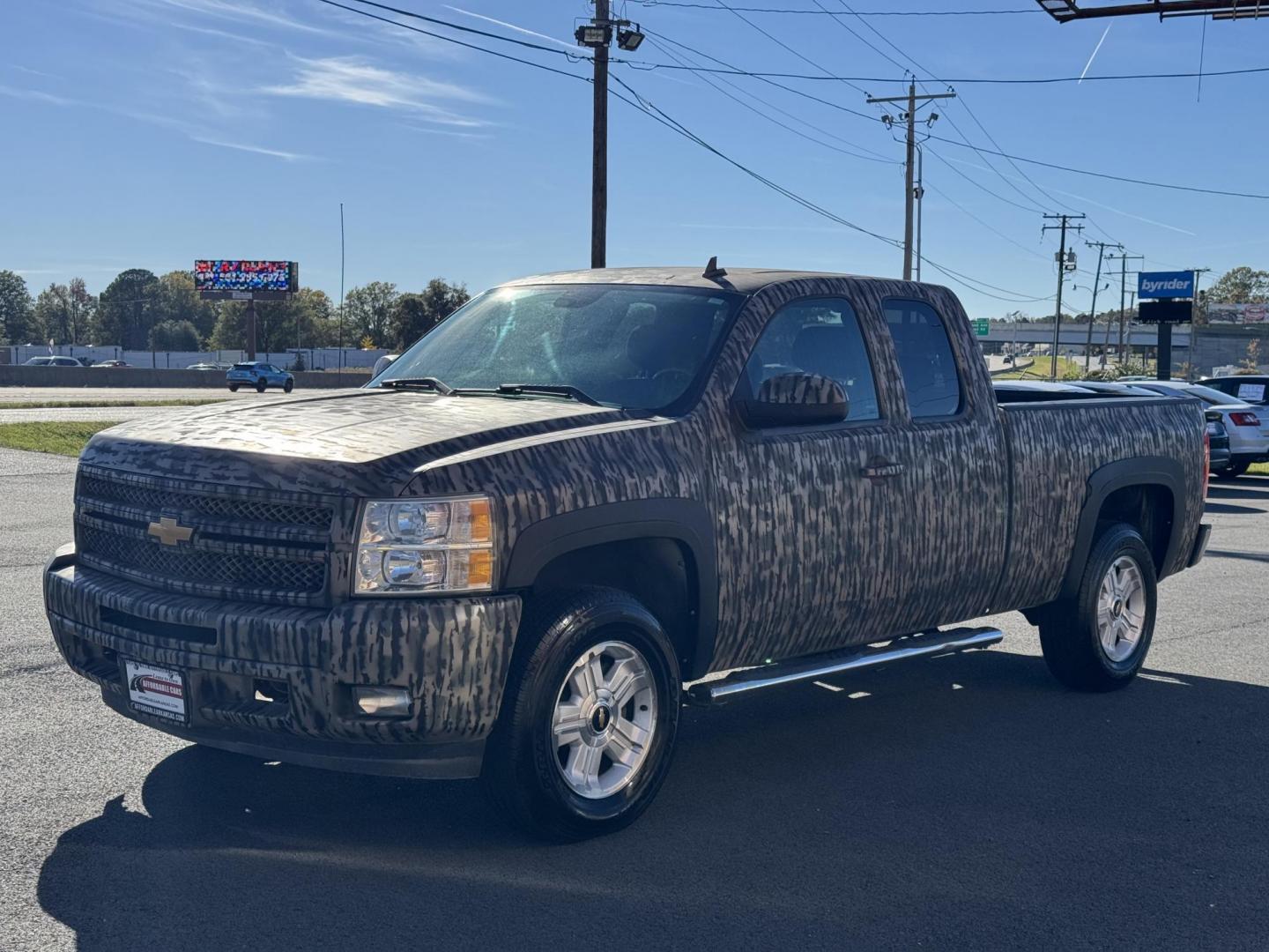 2013 CAMO Chevrolet Silverado 1500 Extended Cab (1GCRKSE75DZ) with an V8, Flex Fuel, 5.3 Liter engine, Automatic, 6-Spd HD w/Overdrive transmission, located at 8008 Warden Rd, Sherwood, AR, 72120, (501) 801-6100, 34.830078, -92.186684 - Photo#3