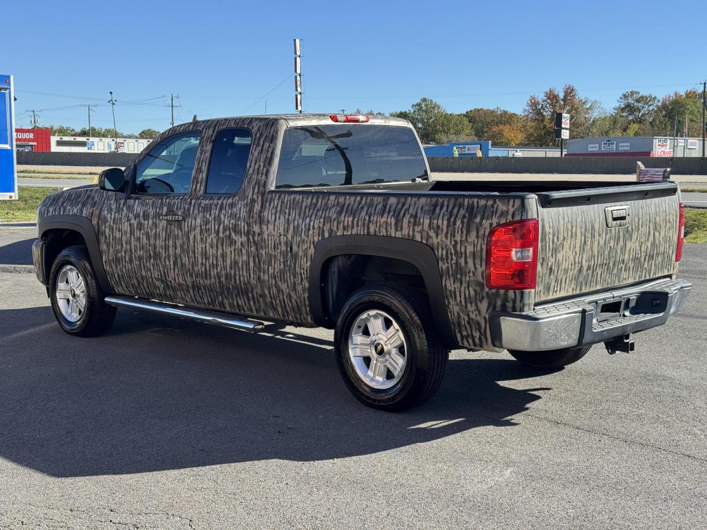 2013 CAMO Chevrolet Silverado 1500 Extended Cab (1GCRKSE75DZ) with an V8, Flex Fuel, 5.3 Liter engine, Automatic, 6-Spd HD w/Overdrive transmission, located at 8008 Warden Rd, Sherwood, AR, 72120, (501) 801-6100, 34.830078, -92.186684 - Photo#5