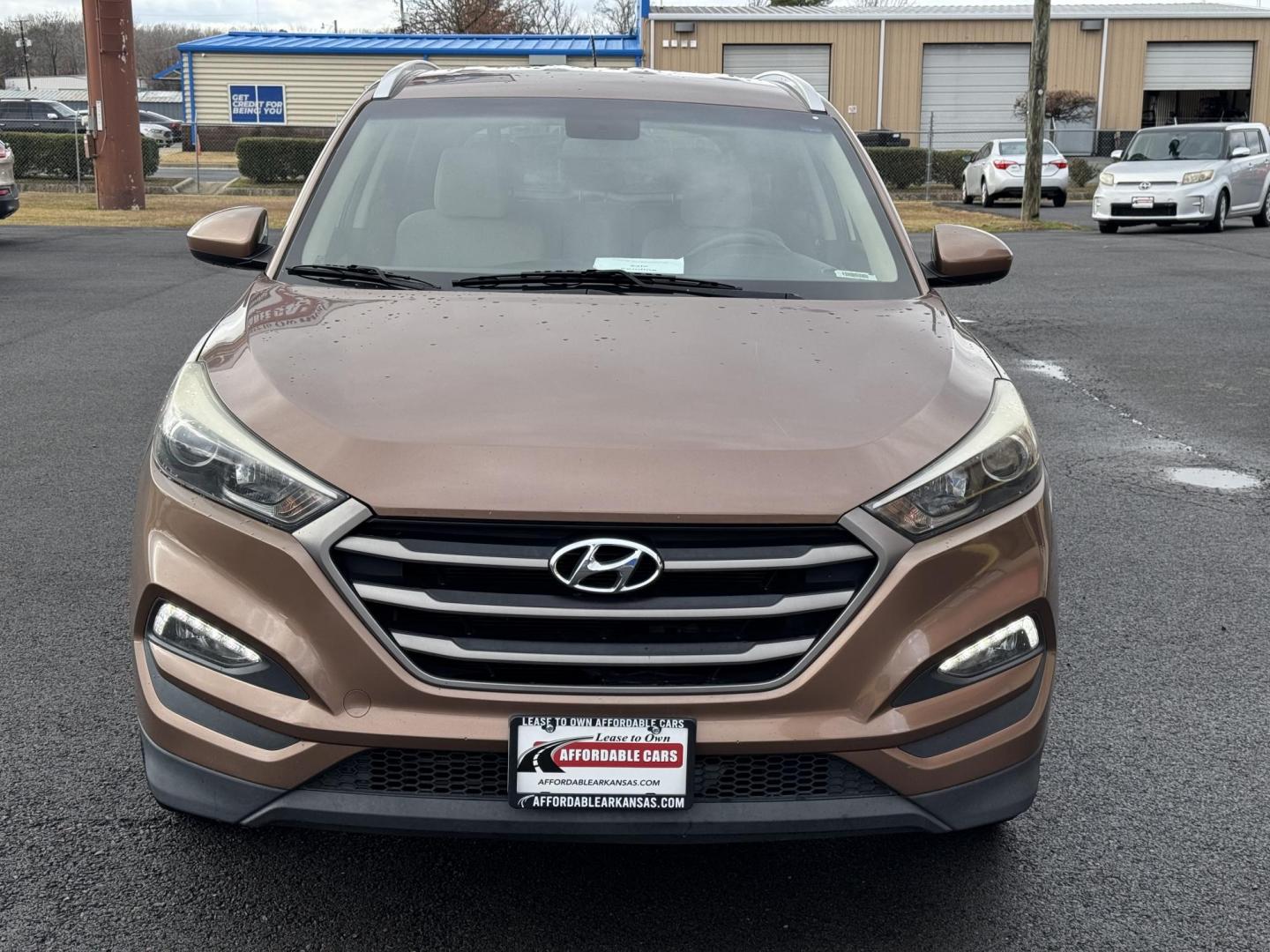 2016 Brown Hyundai Tucson (KM8J33A47GU) with an 4-Cyl, 2.0 Liter engine, Auto, 6-Spd Shiftronic transmission, located at 8008 Warden Rd, Sherwood, AR, 72120, (501) 801-6100, 34.830078, -92.186684 - Photo#2